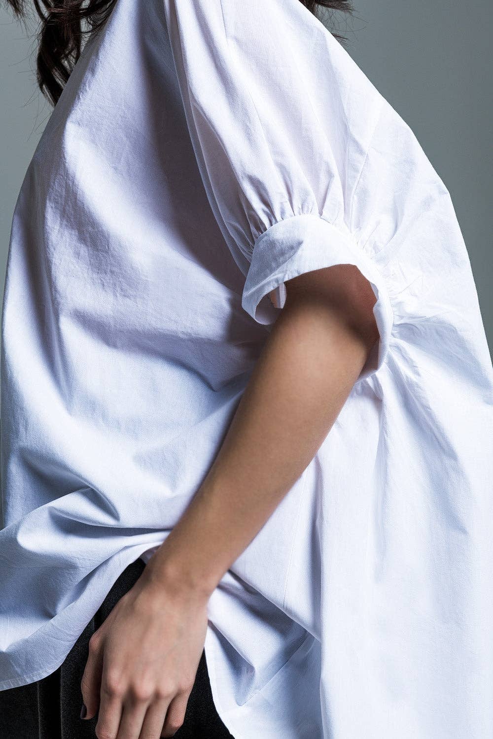 Weiße Oversize-Bluse mit kurzen Ärmeln