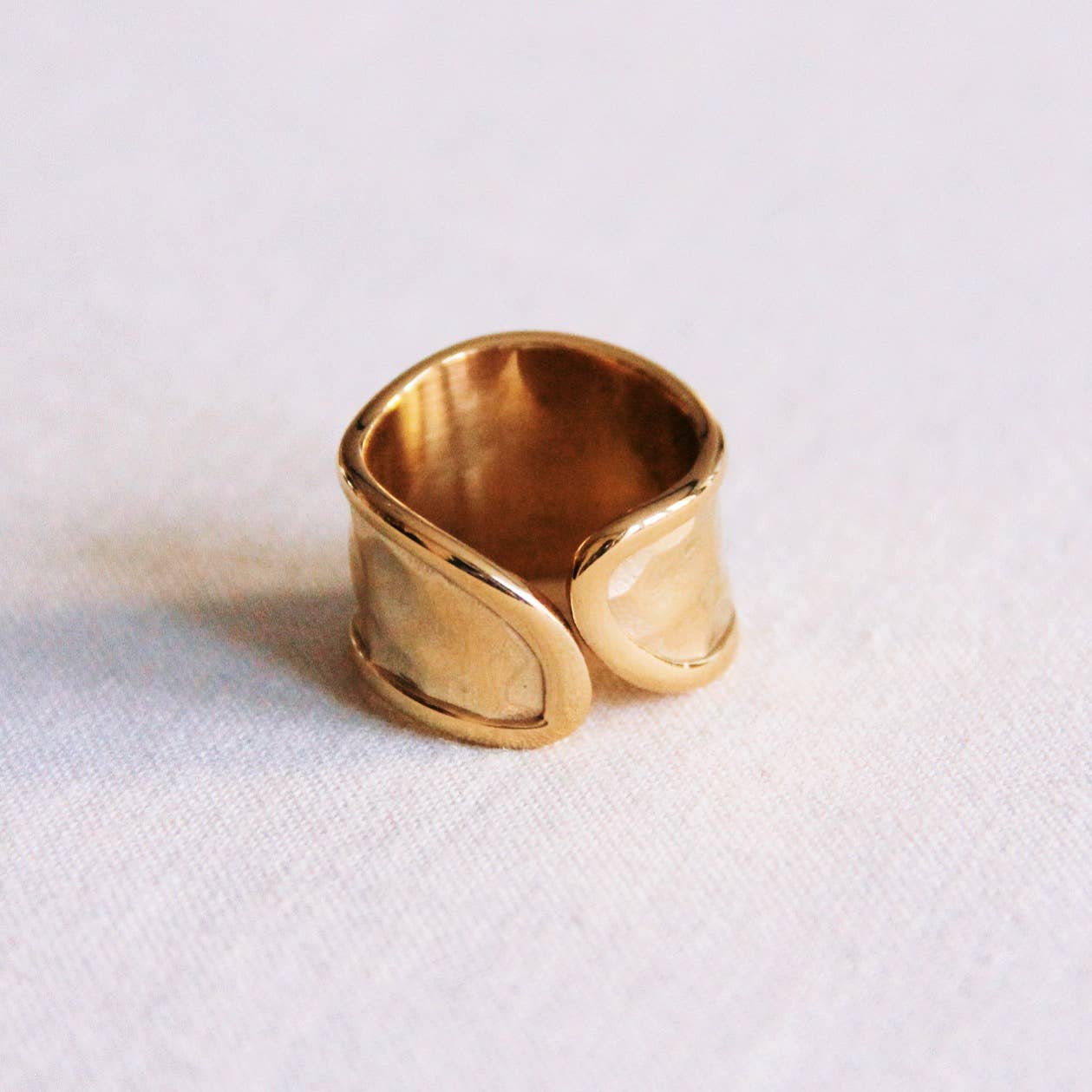 Massiver verbeulter Ring