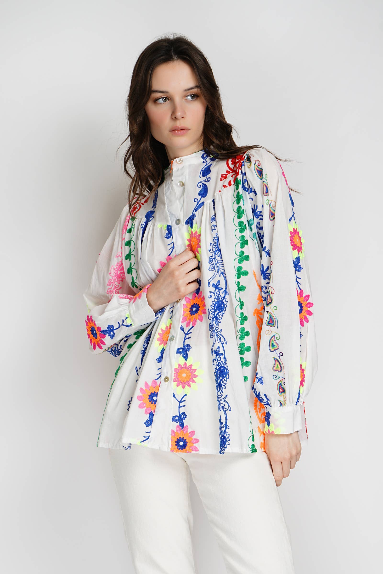 Mehrfarbige bestickte Bluse