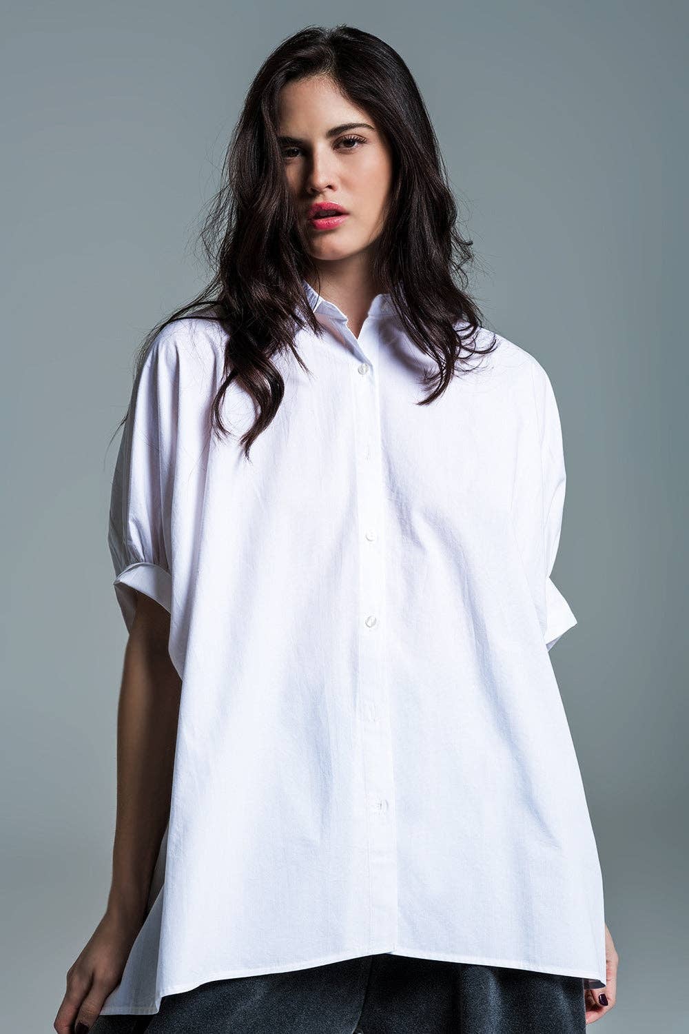 Weiße Oversize-Bluse mit kurzen Ärmeln