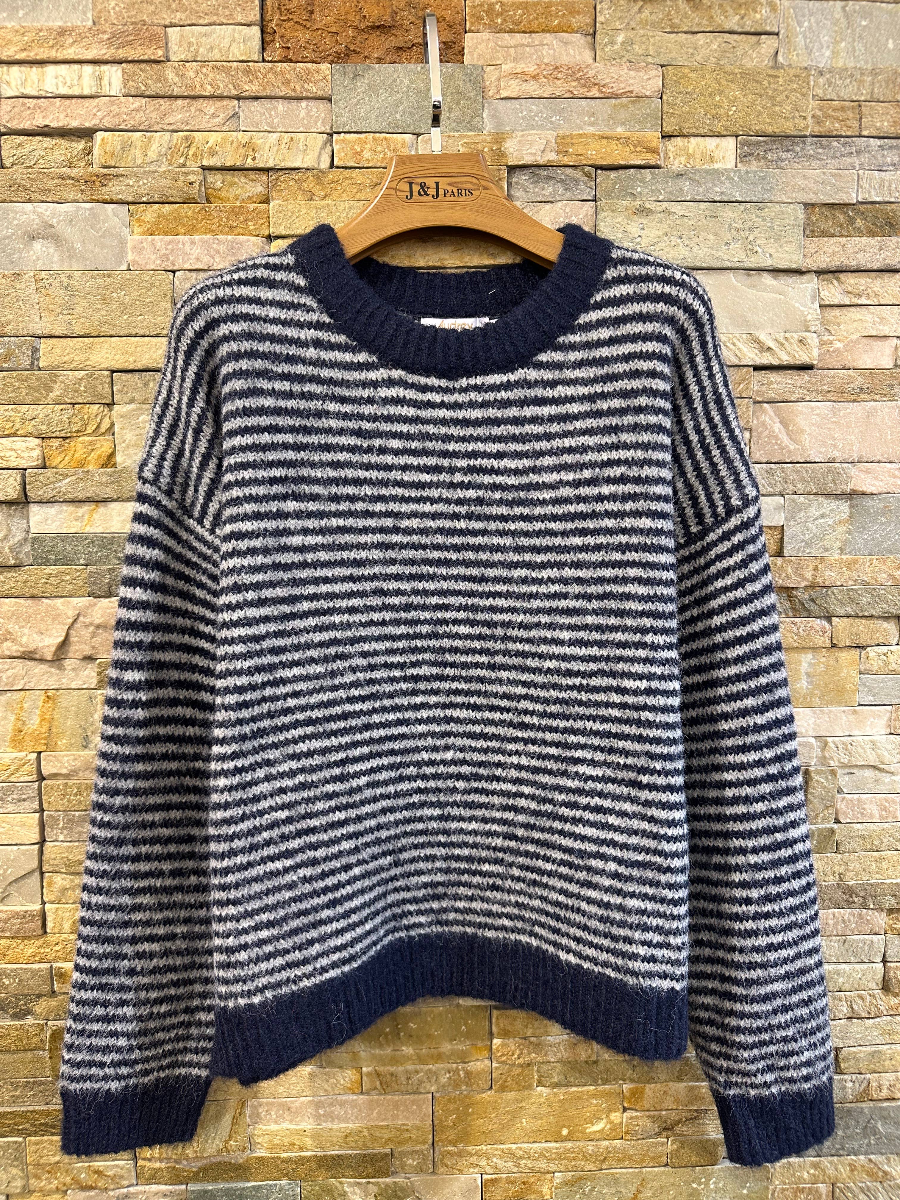 Gestreifter Oversize-Pullover in Farbe –