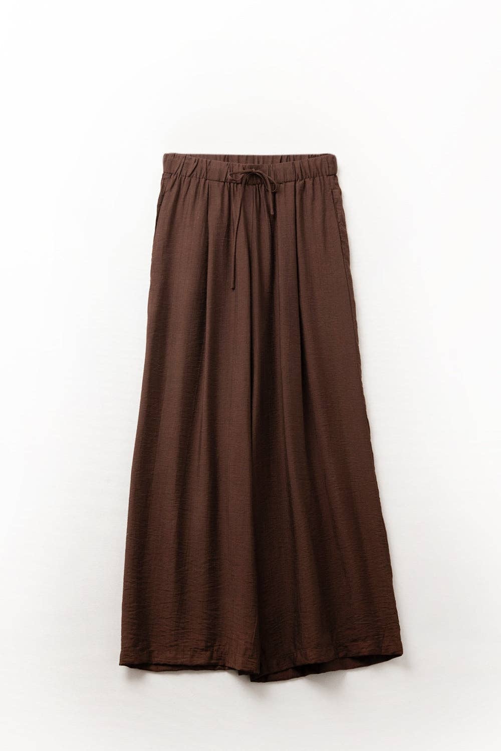 Braune Hose mit weitem Bein aus leichtem Viskosestoff