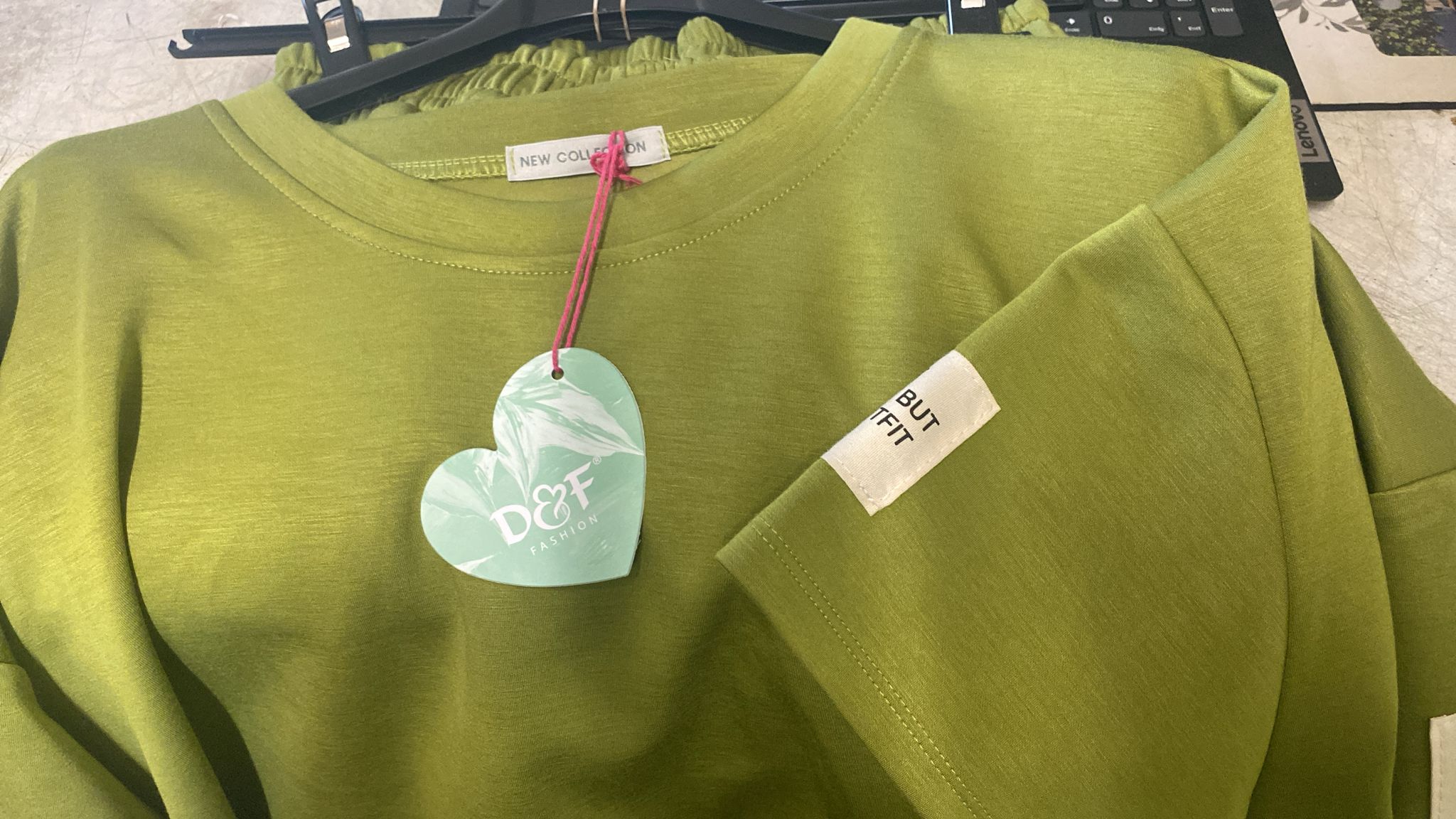T-Shirt und short set mit Button
