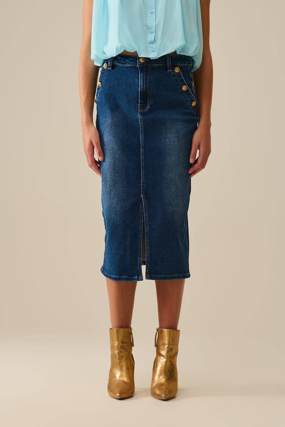 Stretch-Denim-Midirock mit goldenen Knopfdetails
