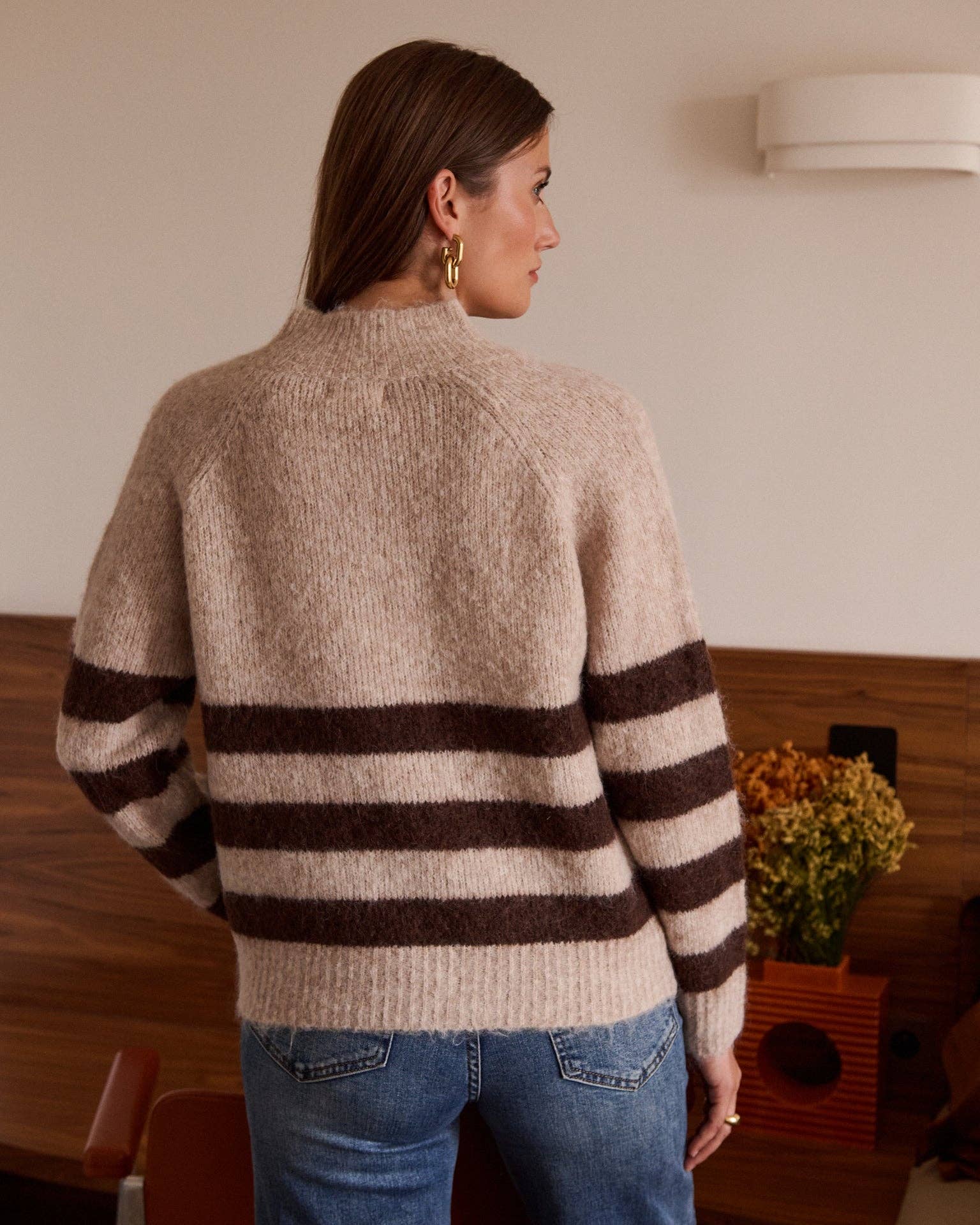 Strickpullover mit braunen Streifen