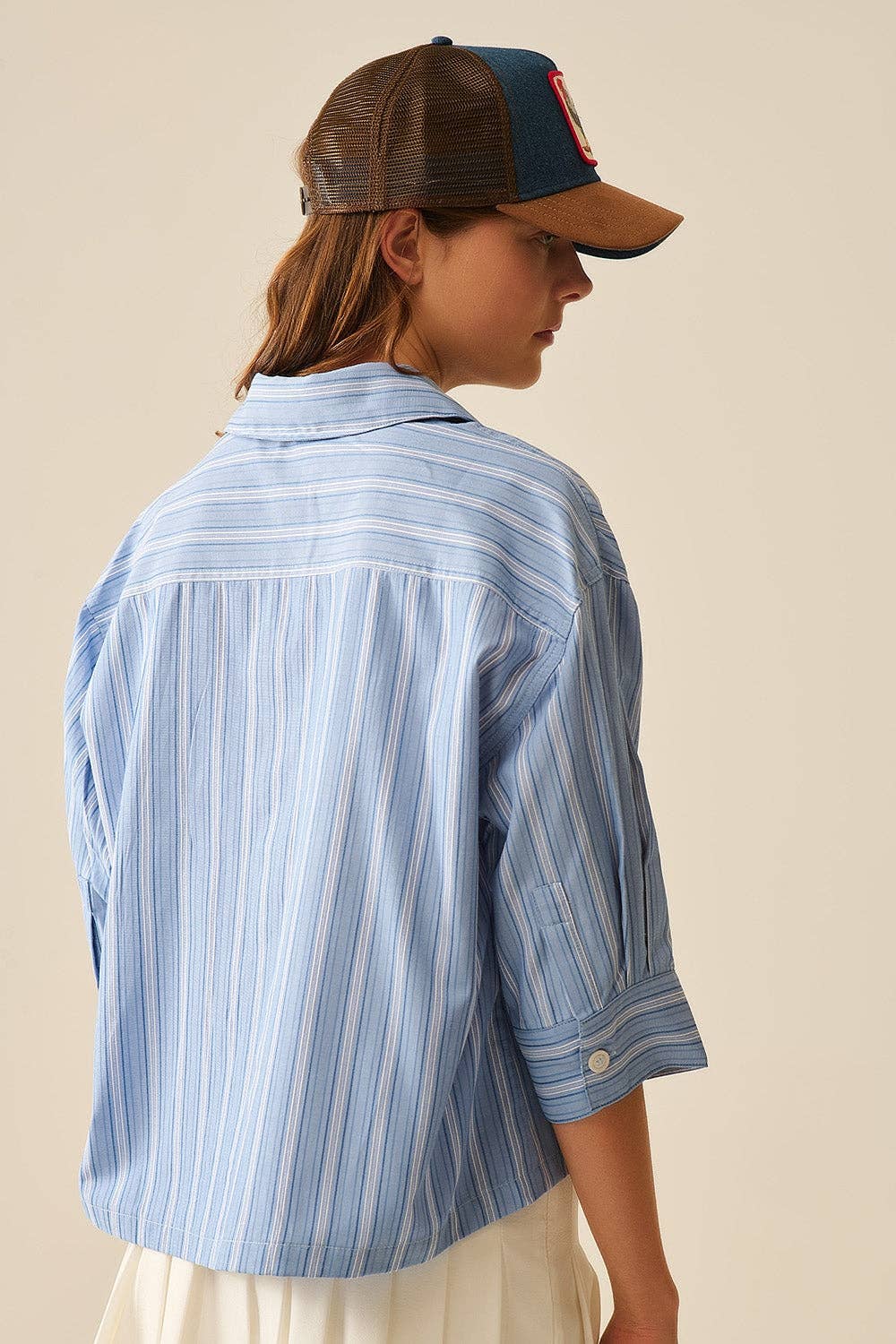 Locker geschnittenes gestreiftes Cropped-Hemd in Blau