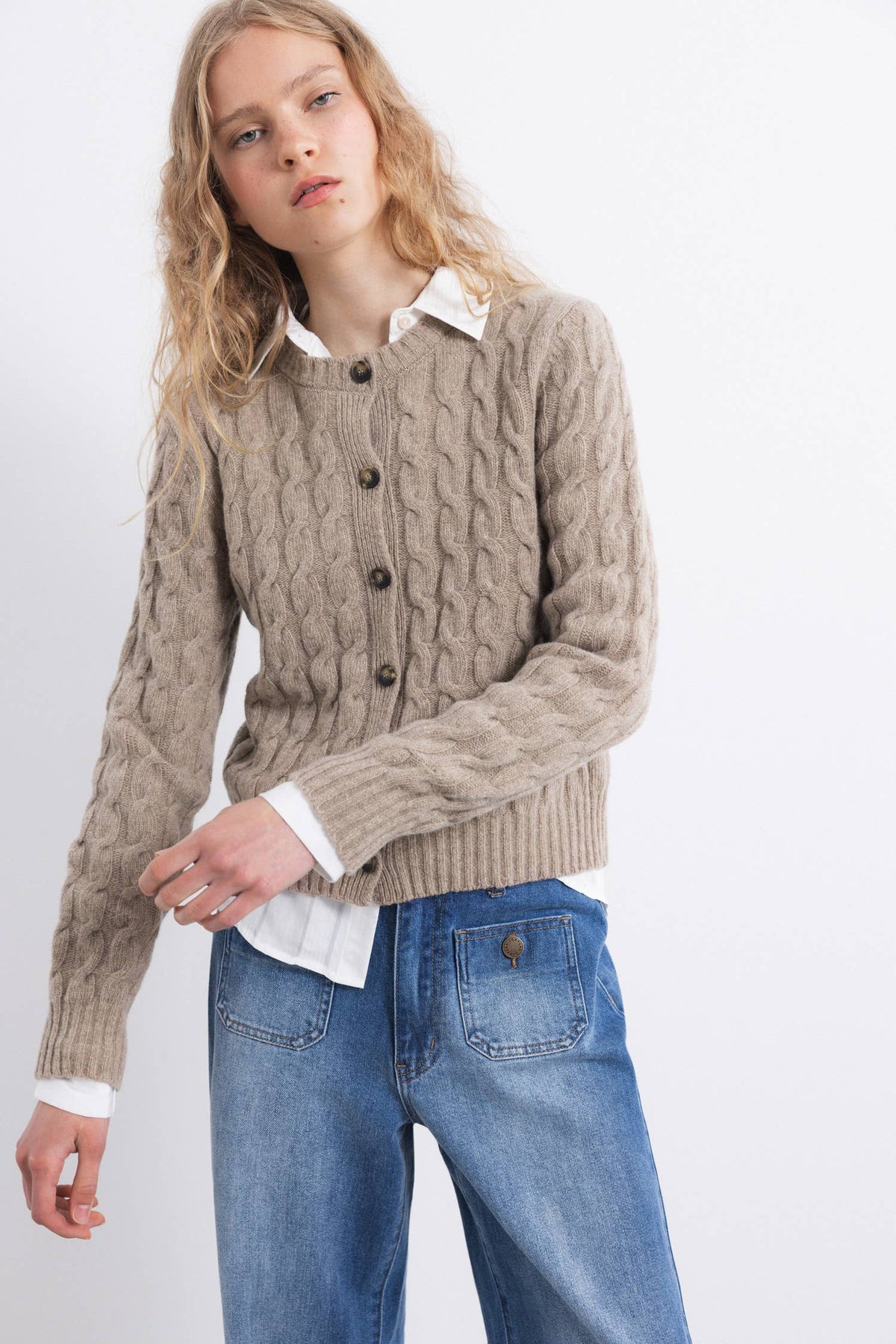 Cardigan mit Zopfmuster beige