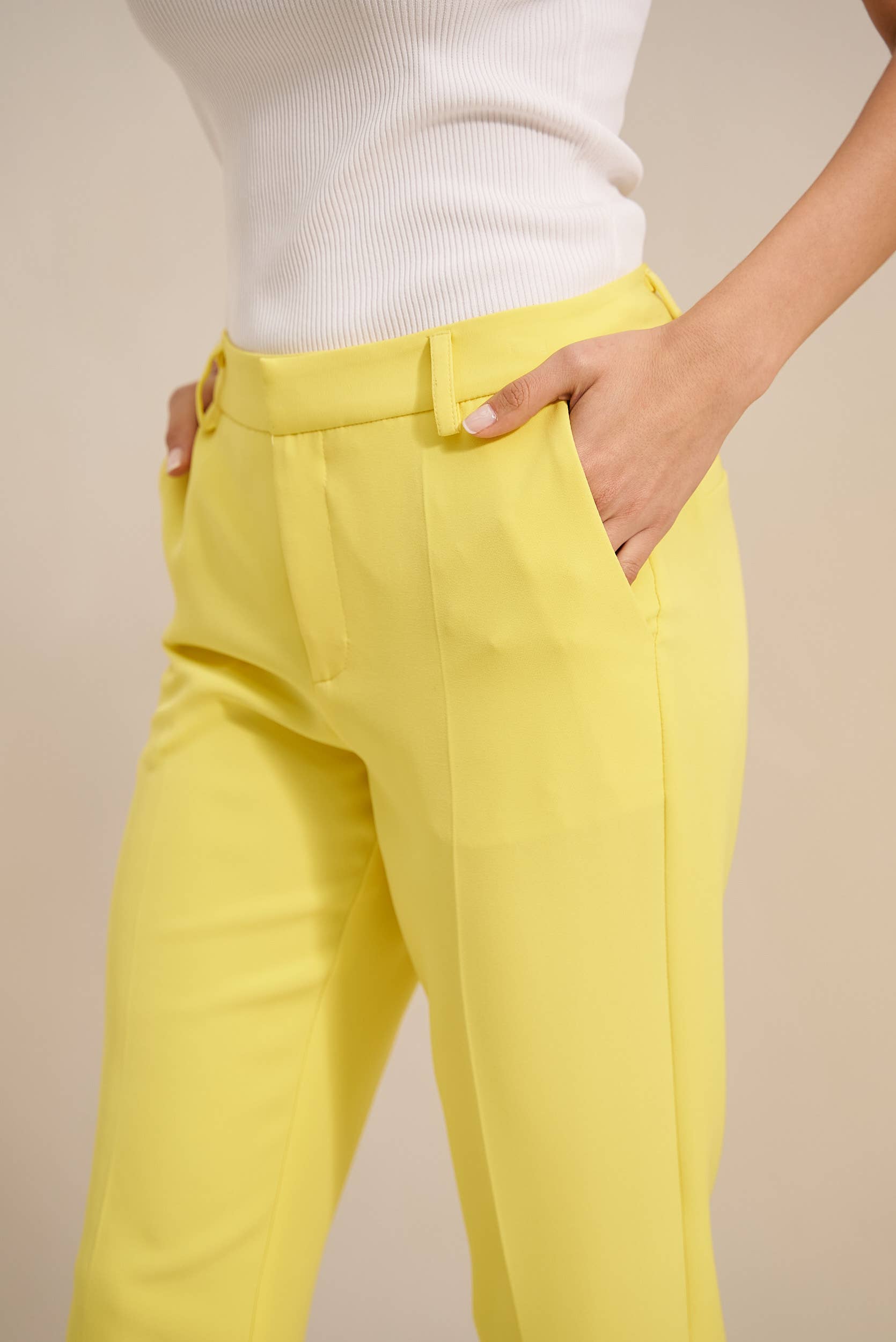 Hoch taillierte Hose in Gelb