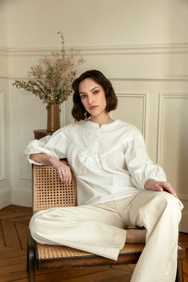 Bluse mit Stickereien