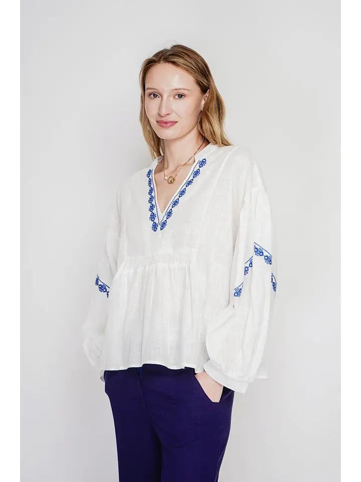 Bestickte Bluse mit tunesischem Kragen und langen Ärmeln