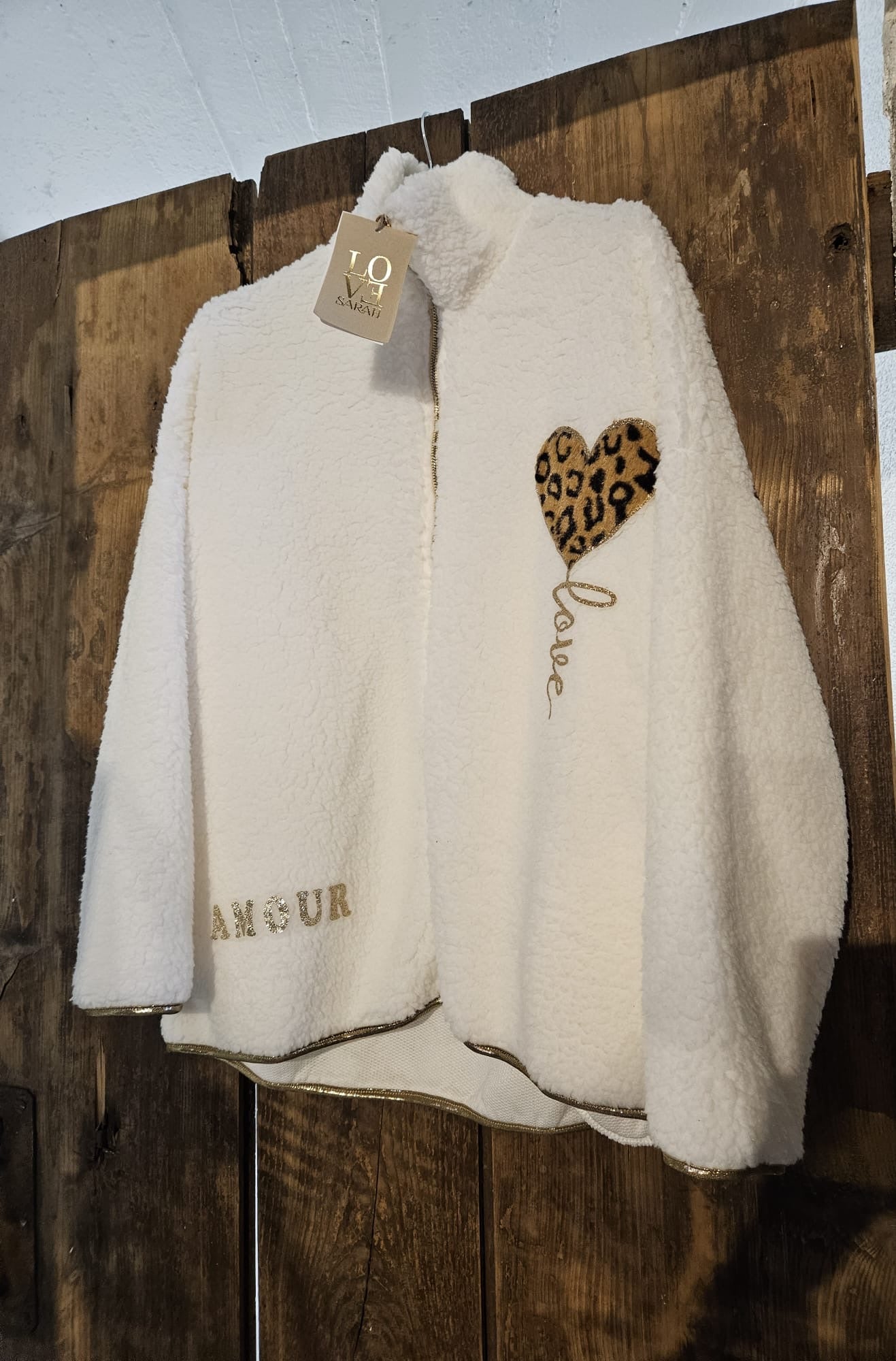 Teddy Jacke mit goldenen Aplikationen