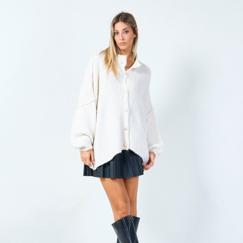 Groß geschnittene Strick Jacke mit Knöpfen