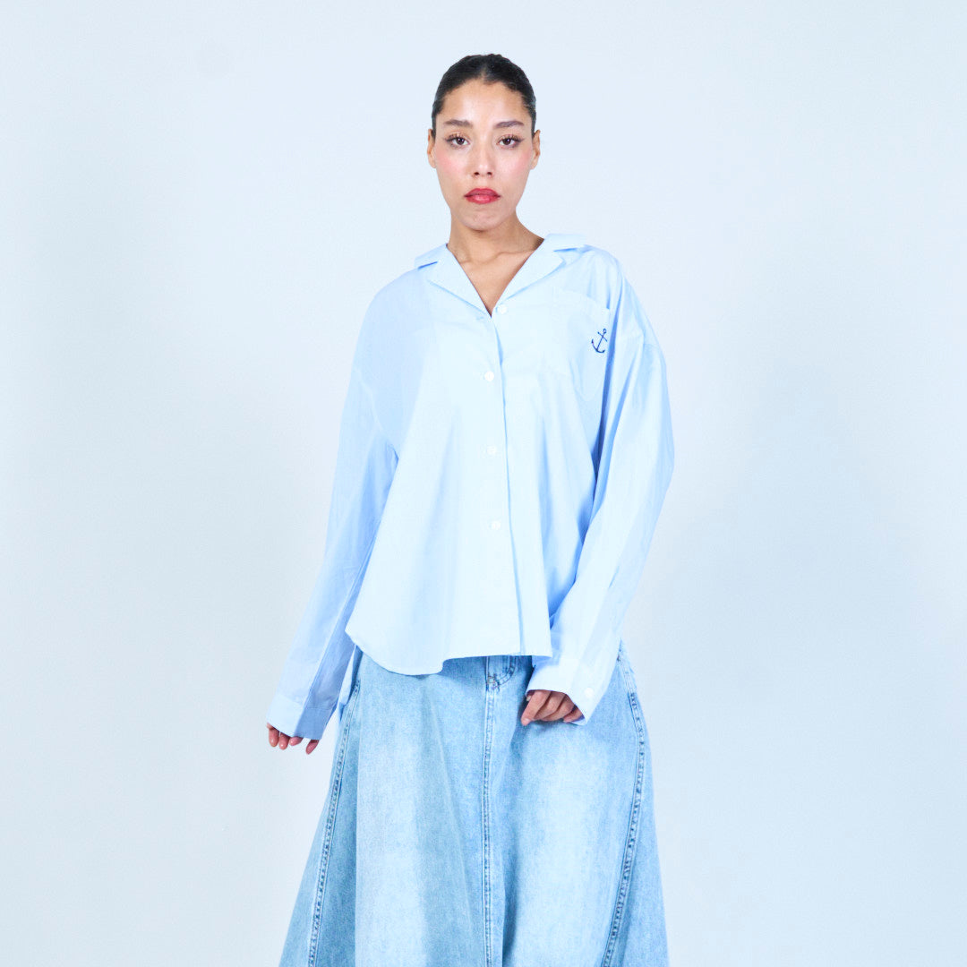 blaue Bluse / Hemd mit bestickten Details