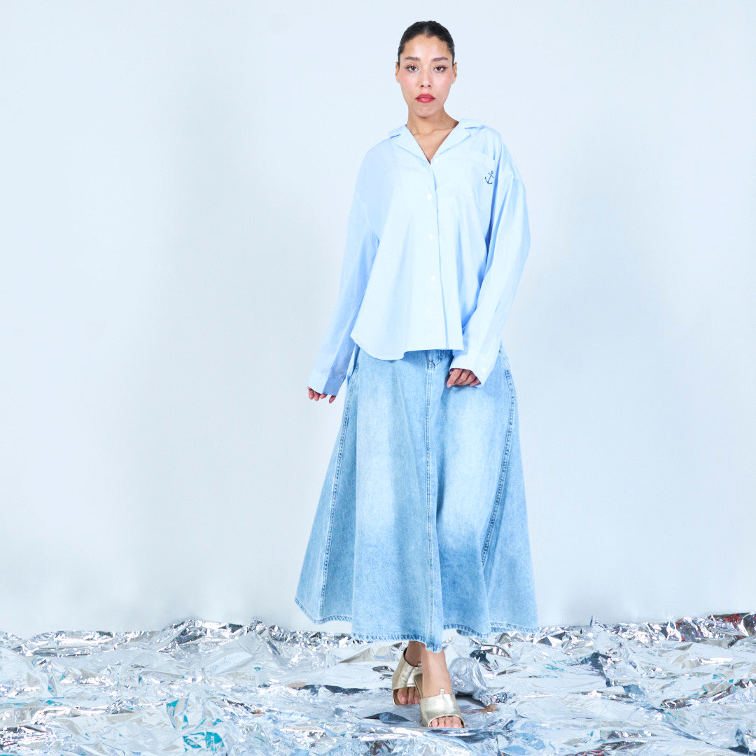 blaue Bluse / Hemd mit bestickten Details