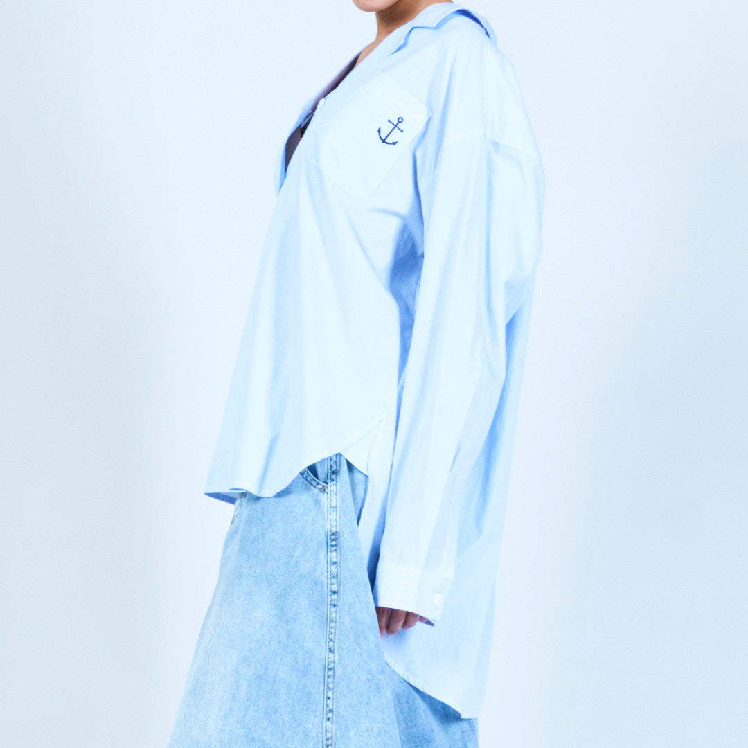 blaue Bluse / Hemd mit bestickten Details
