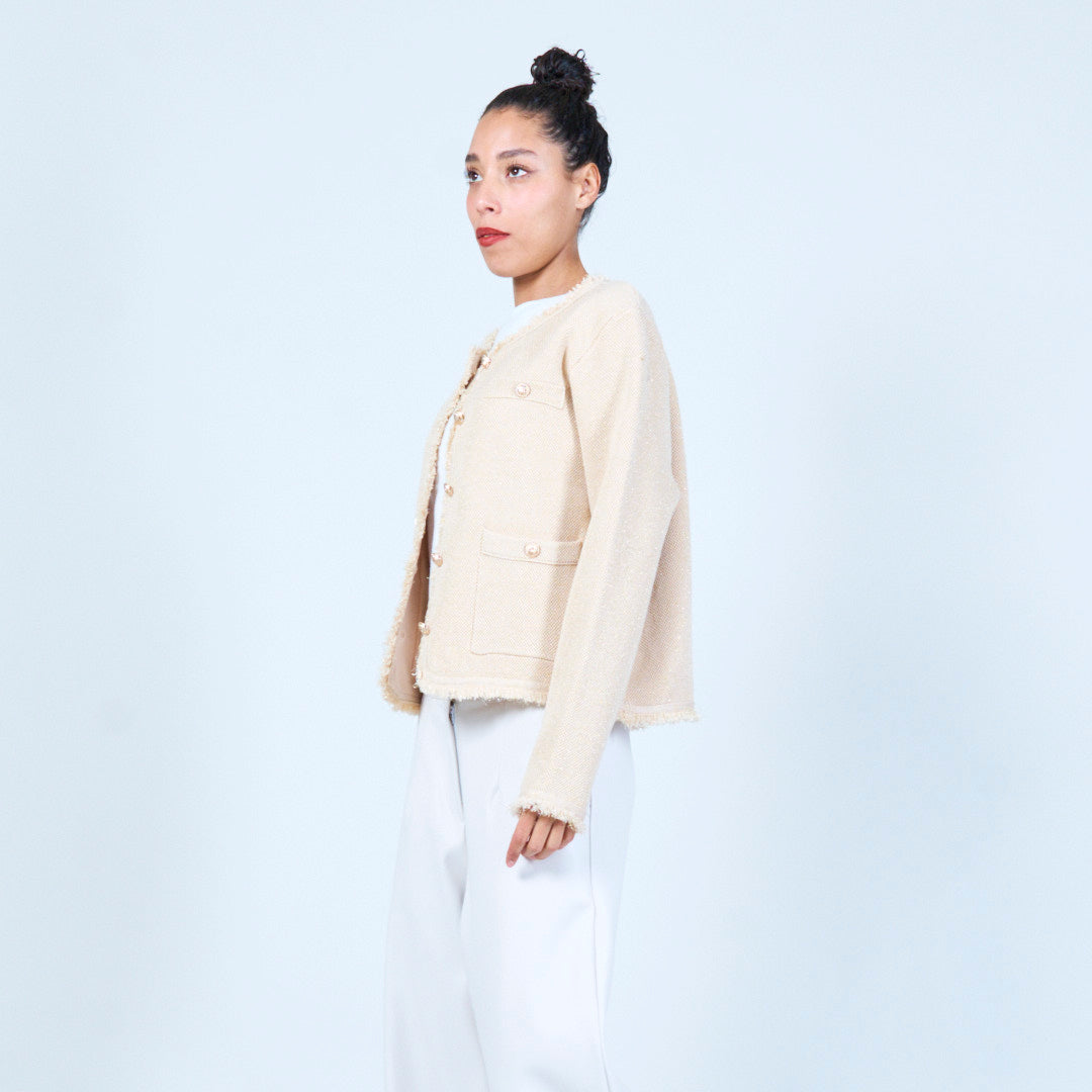 stilvolle Jacke mit goldenen Knöpfen