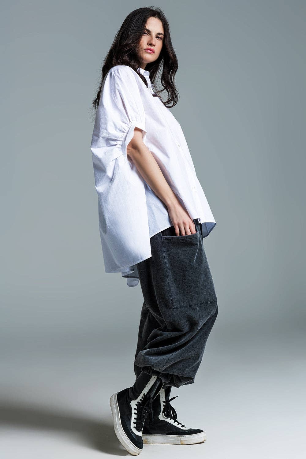 Weiße Oversize-Bluse mit kurzen Ärmeln