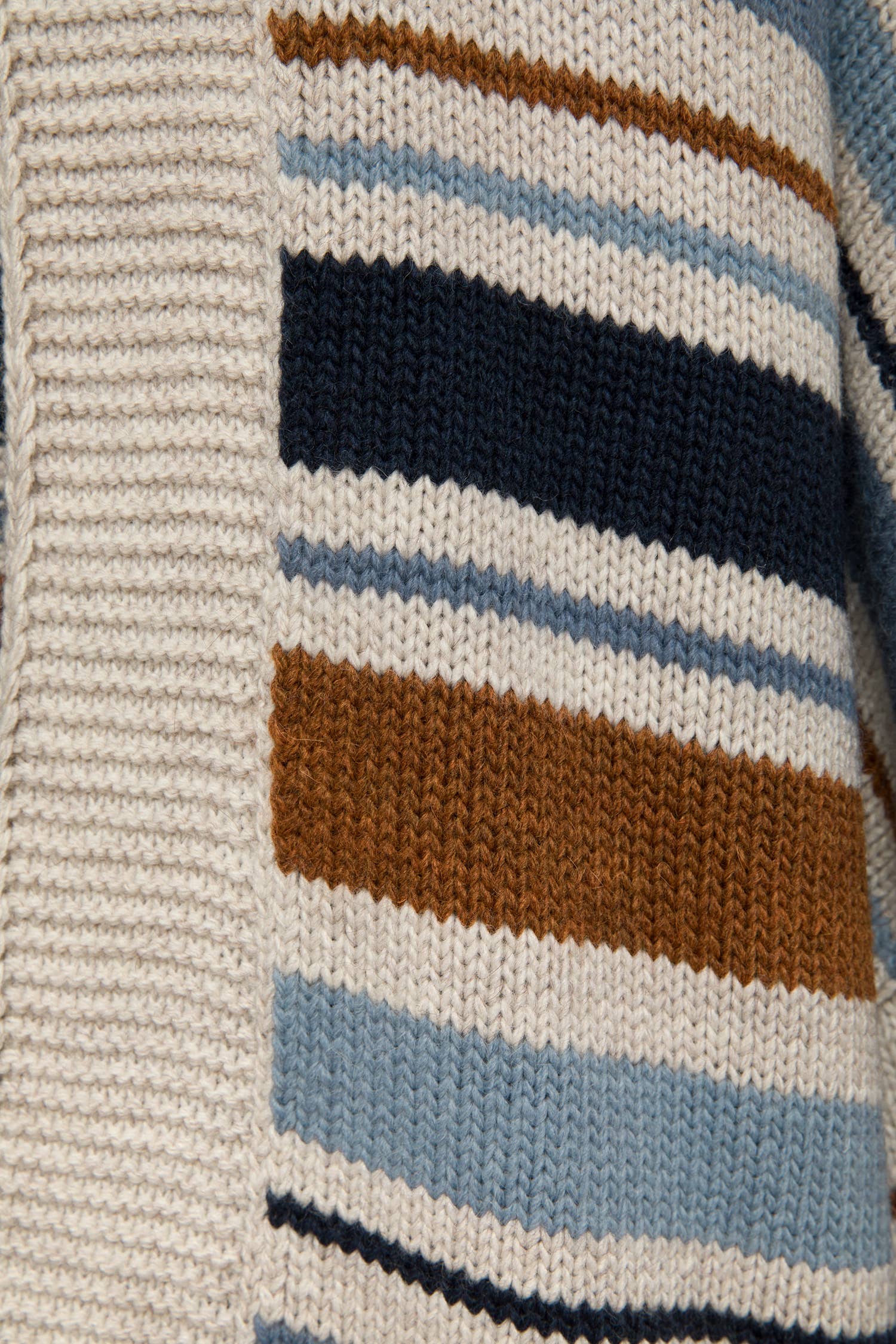 Gestreifter Strickcardigan Strickjacke