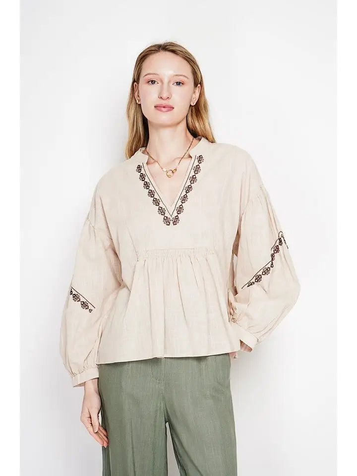 Bestickte Bluse mit tunesischem Kragen und langen Ärmeln