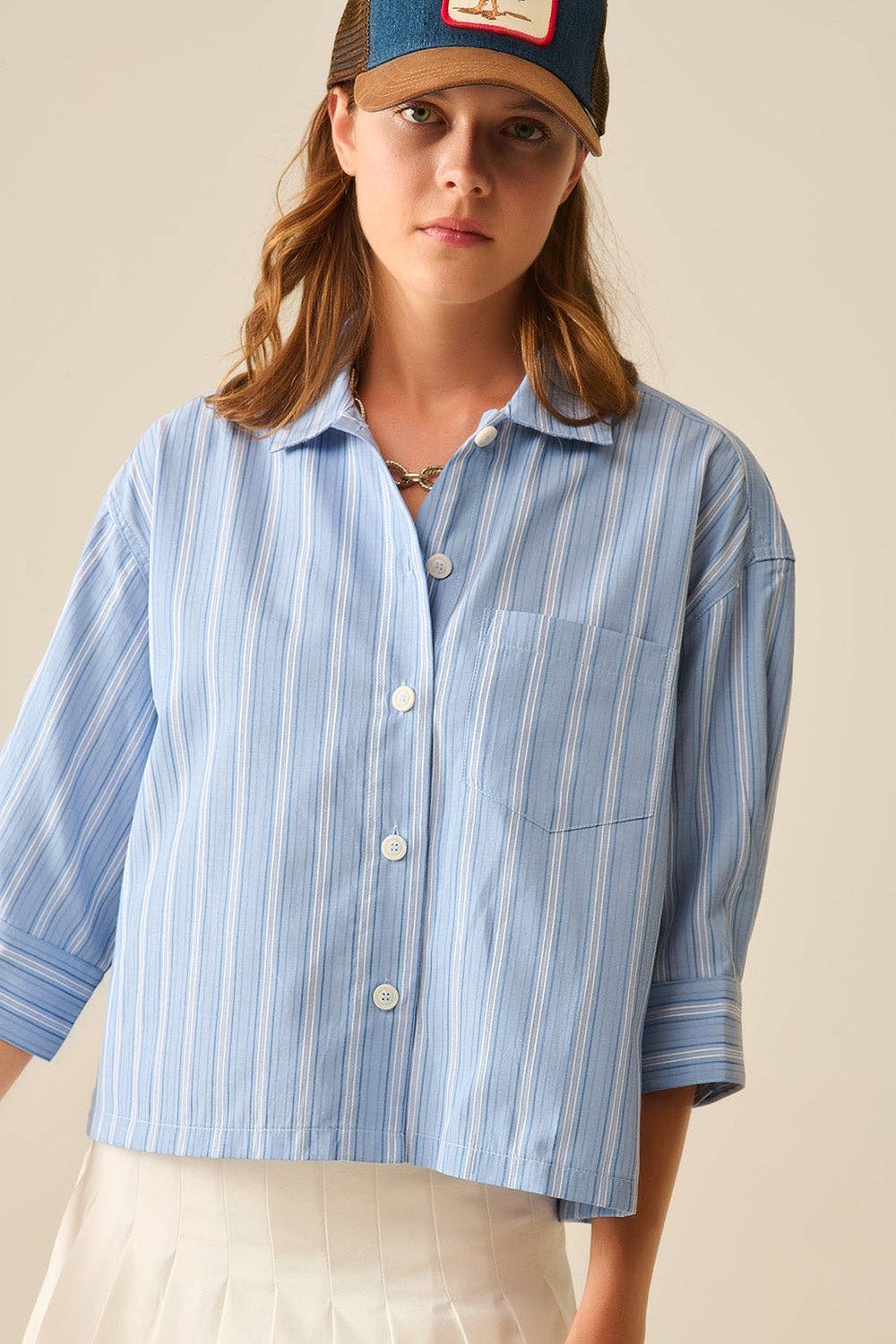 Locker geschnittenes gestreiftes Cropped-Hemd in Blau