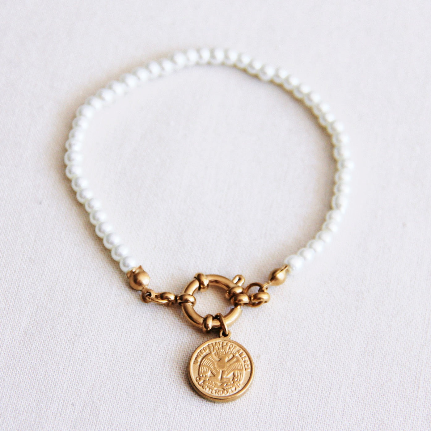 Perlenarmband mit Anhänger Münze oder Herz