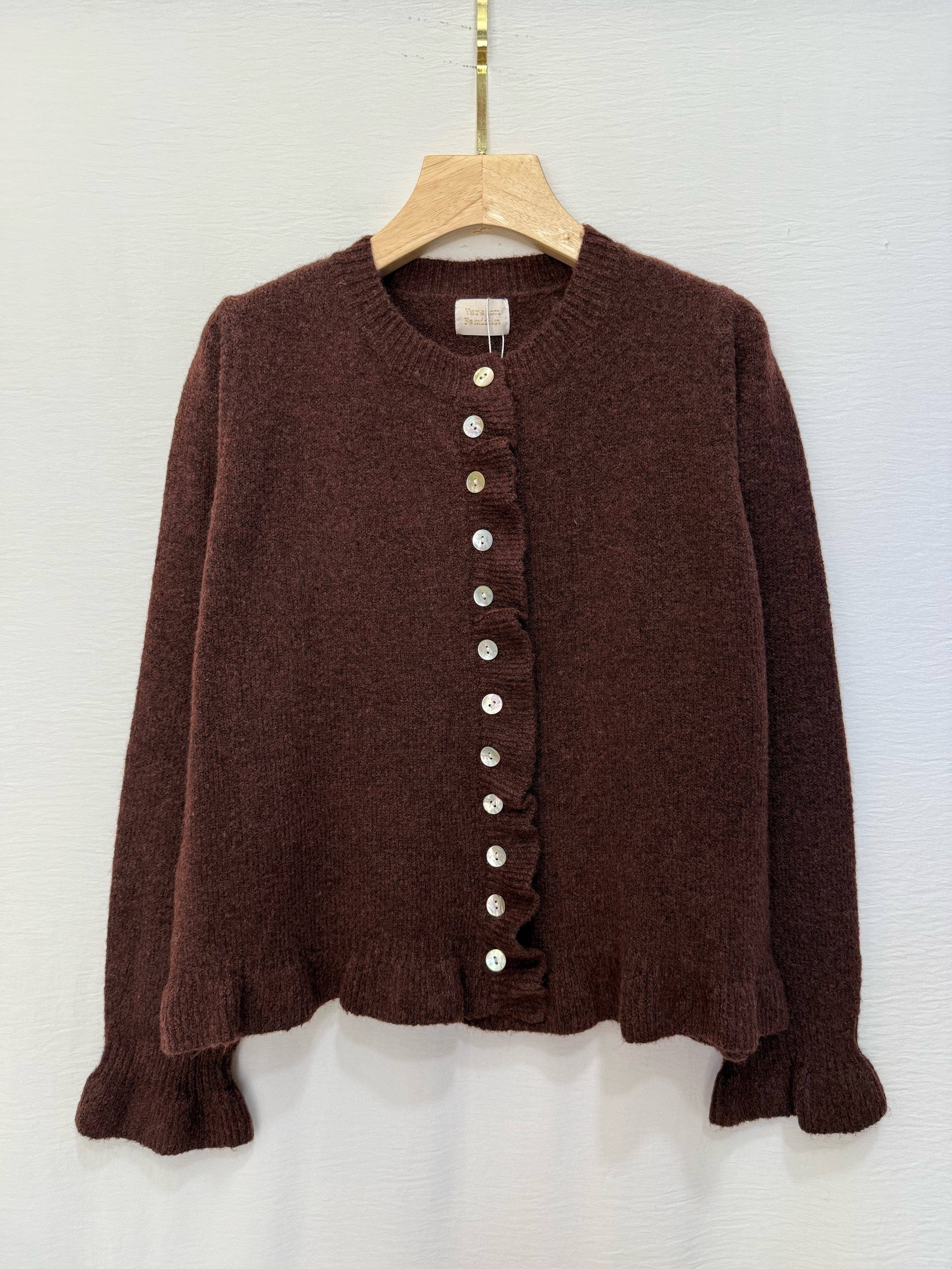 Strickjacke mit Rüschenabschluss