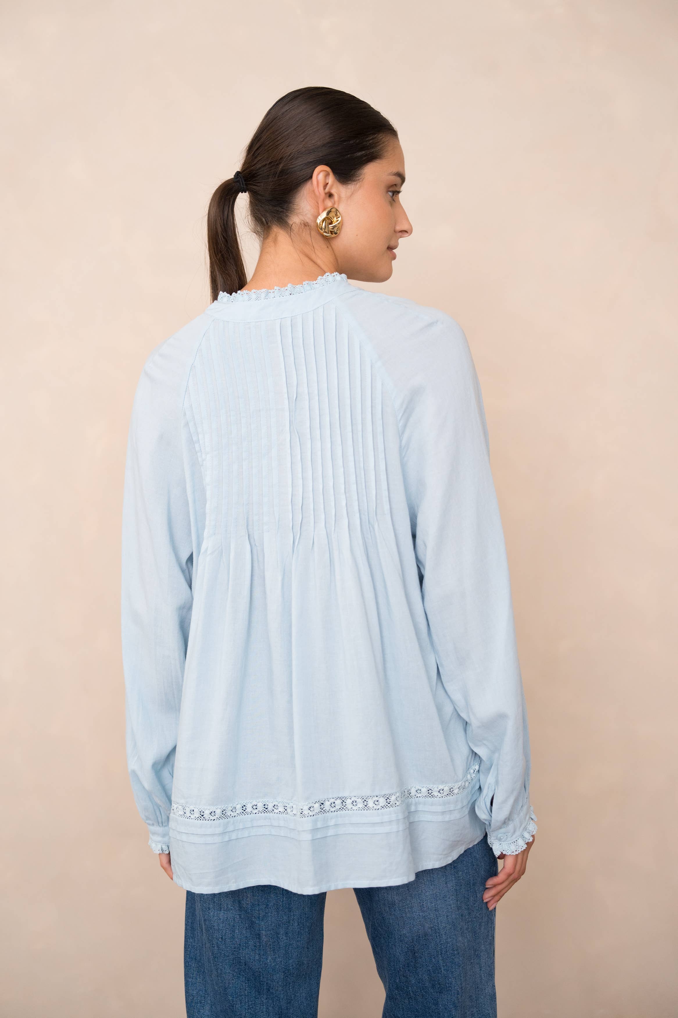 Leinenhaltige Bluse mit Rüschenkragen und Schleife