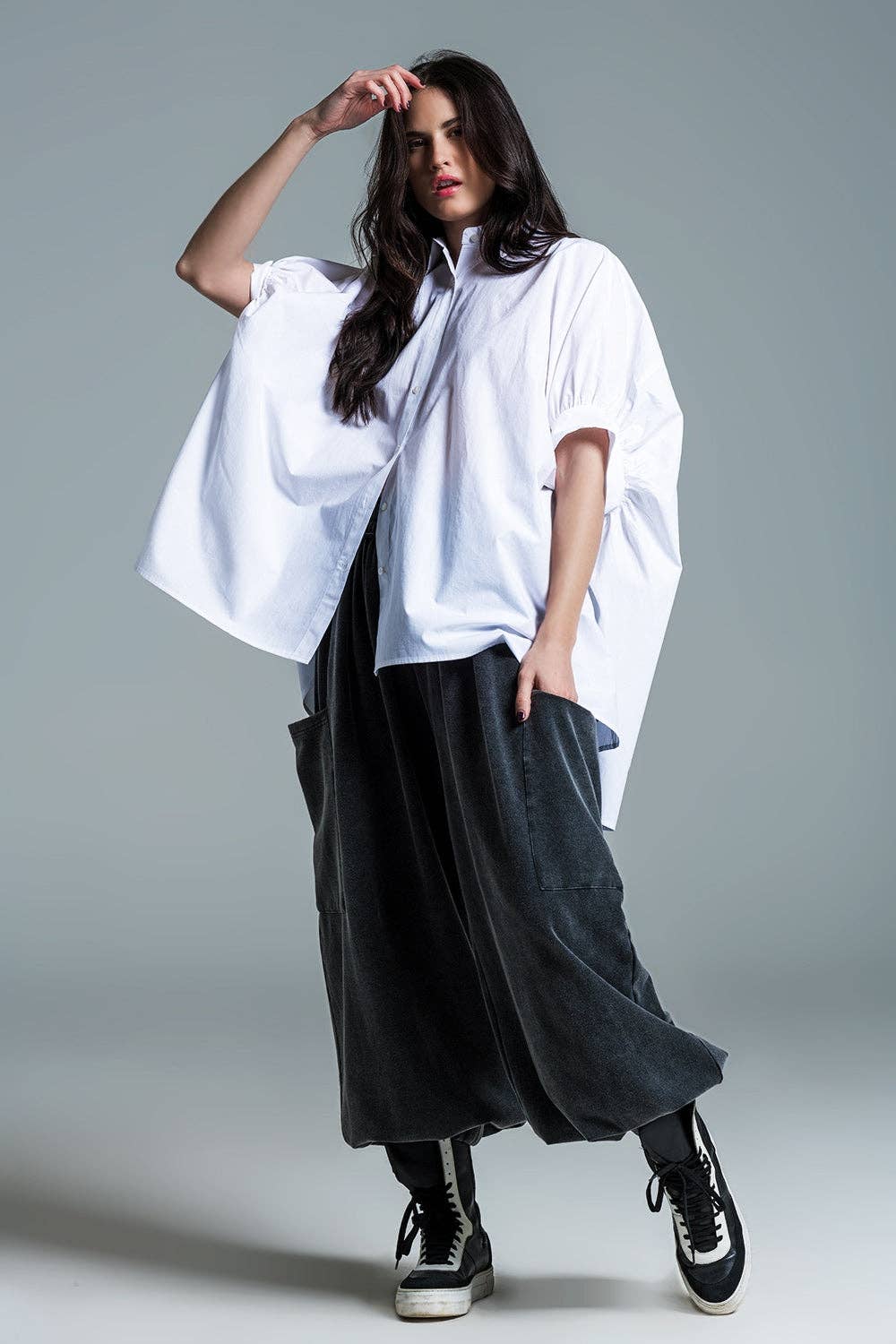 Weiße Oversize-Bluse mit kurzen Ärmeln