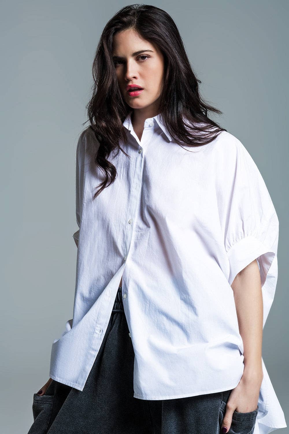 Weiße Oversize-Bluse mit kurzen Ärmeln