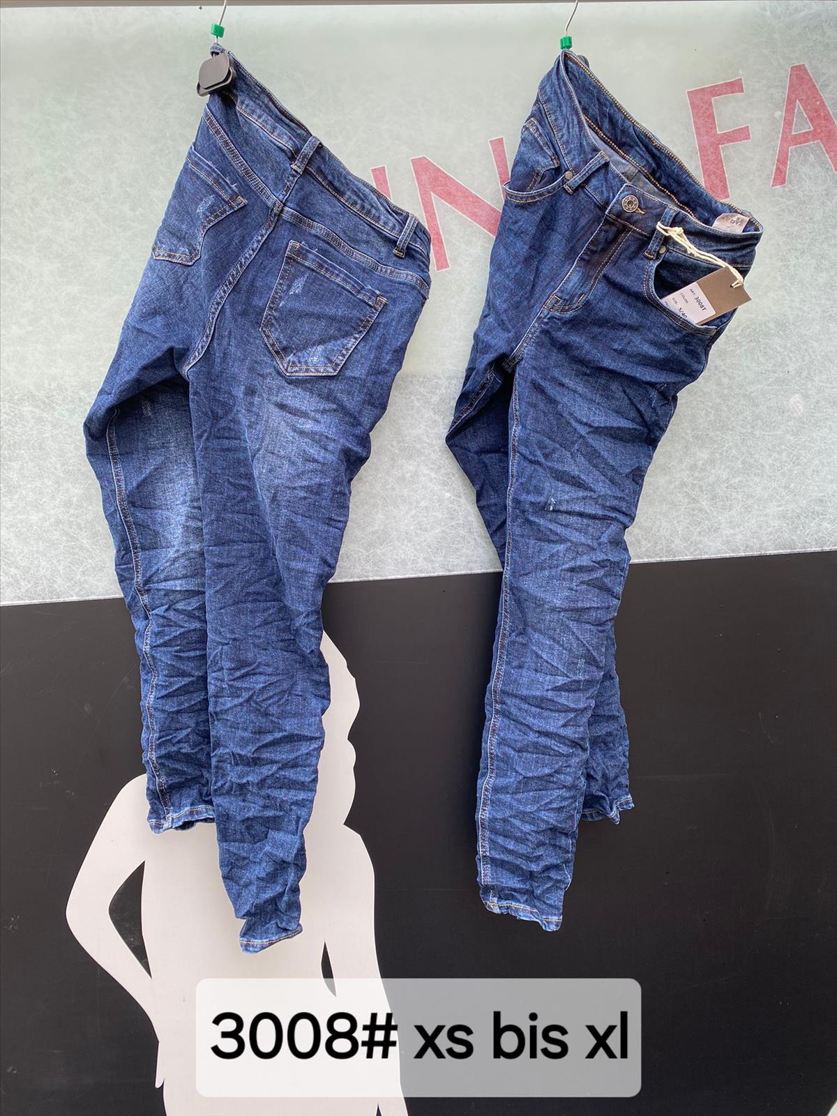 Jeans mit Knitterdetail