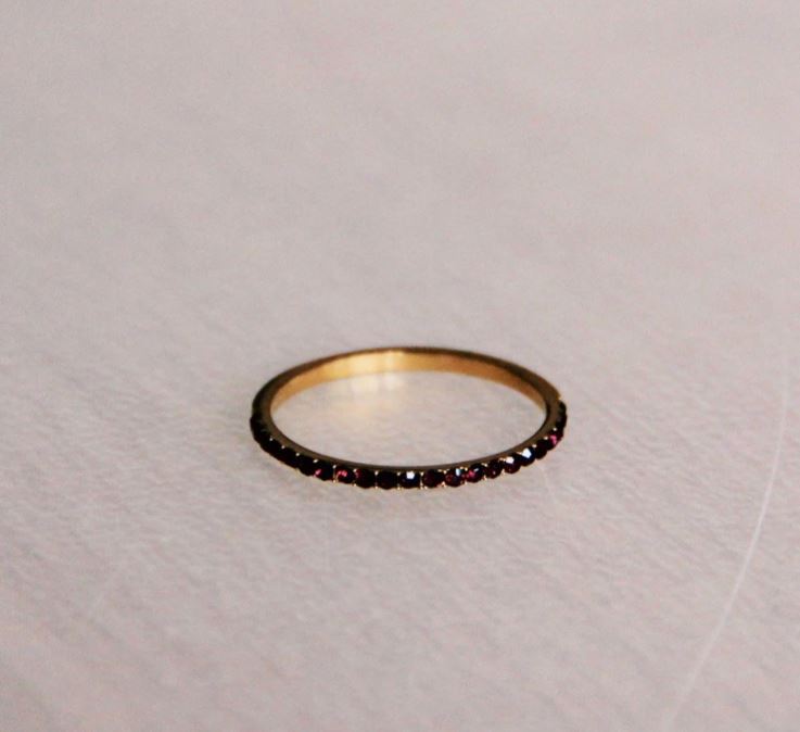 Minimalistischer Ring mit mini Zirkonias