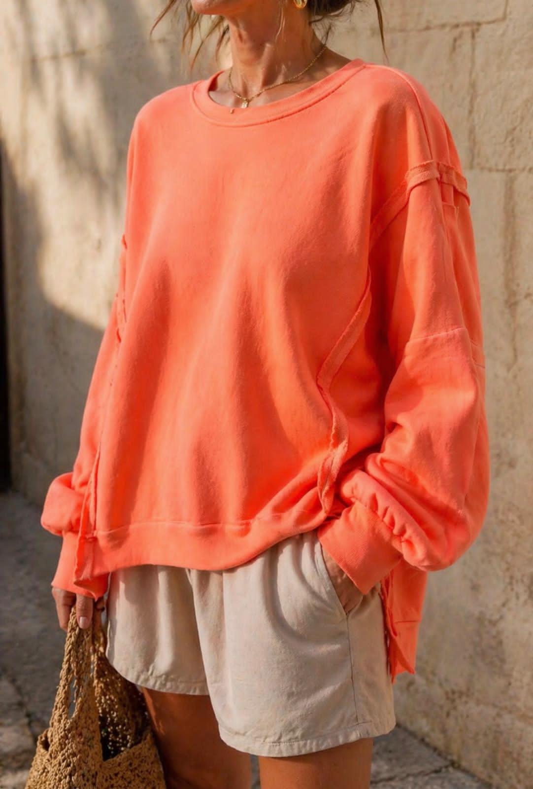 Oversize Pullover mit Außennähten
