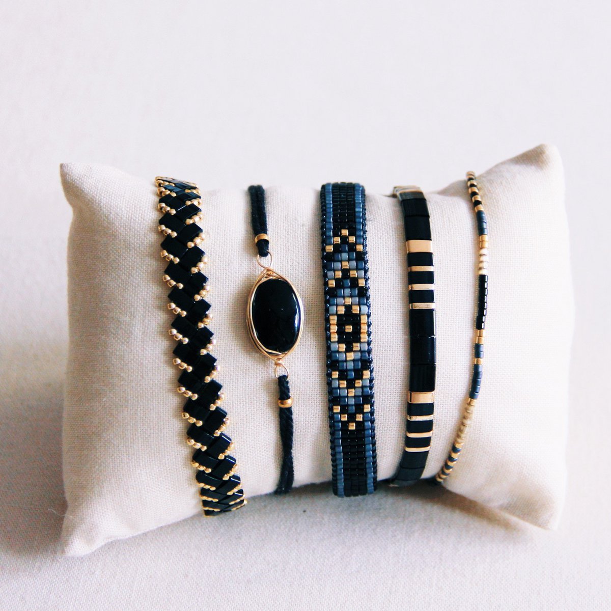 gedrehte Kordel mit schwarzem Stein Armband