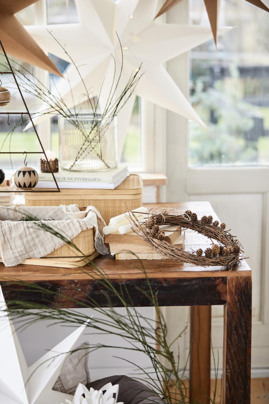 Naturkranz mit Lärchenzapfen