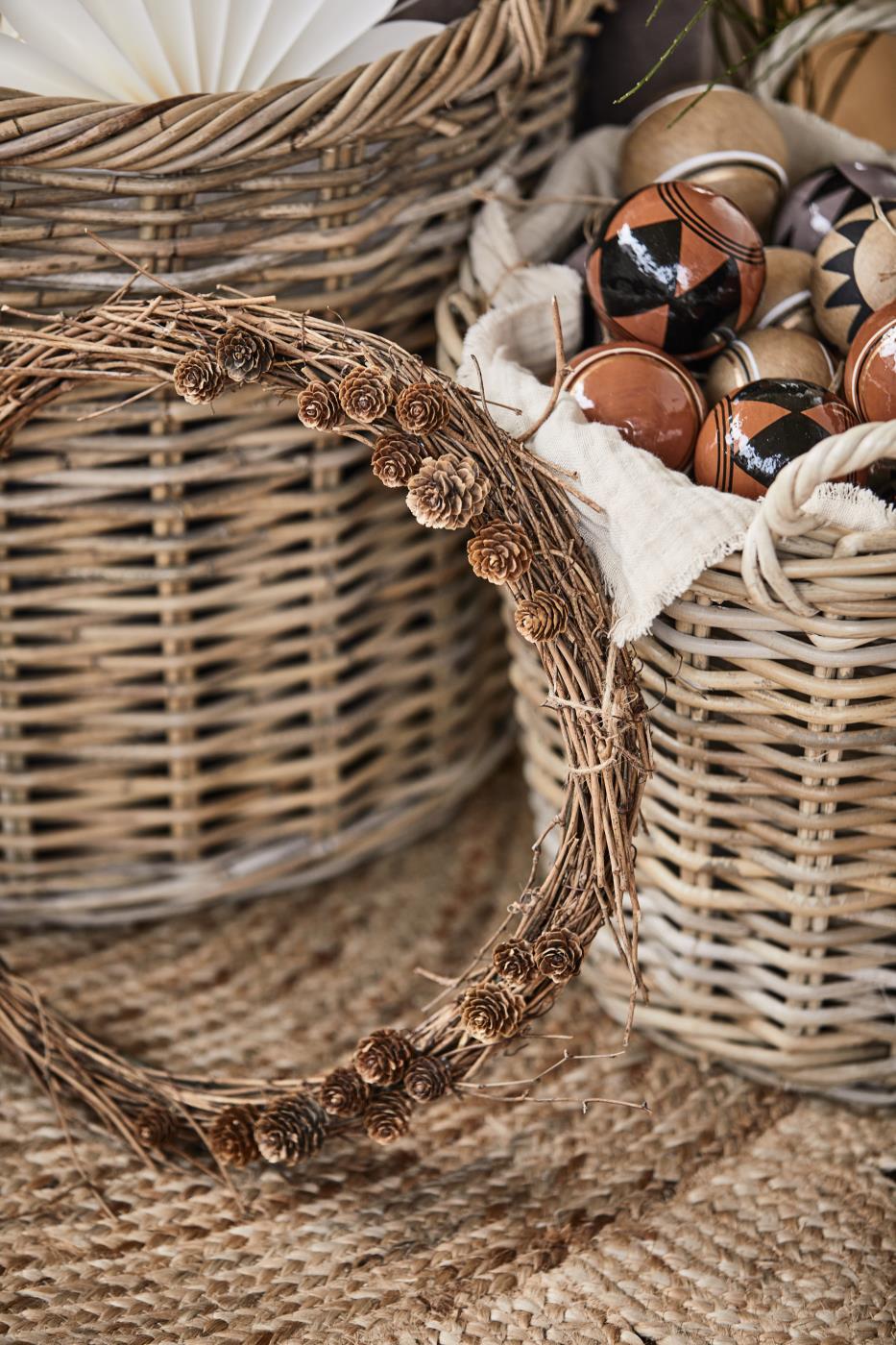 Naturkranz mit Lärchenzapfen