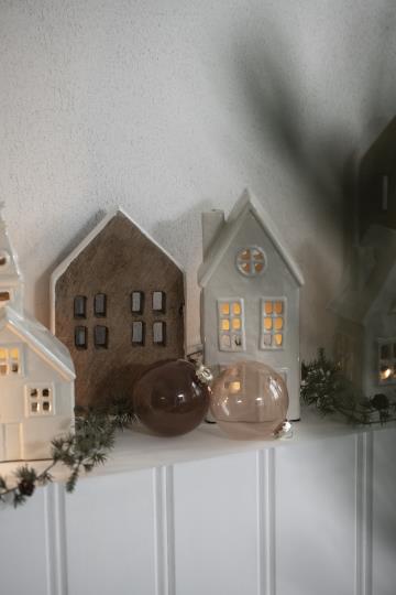 Haus f/Teelicht Stillenat rundes Giebelfenster creme