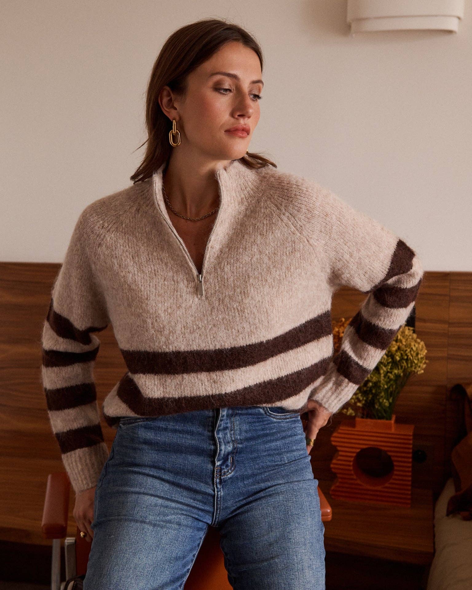 Strickpullover mit braunen Streifen