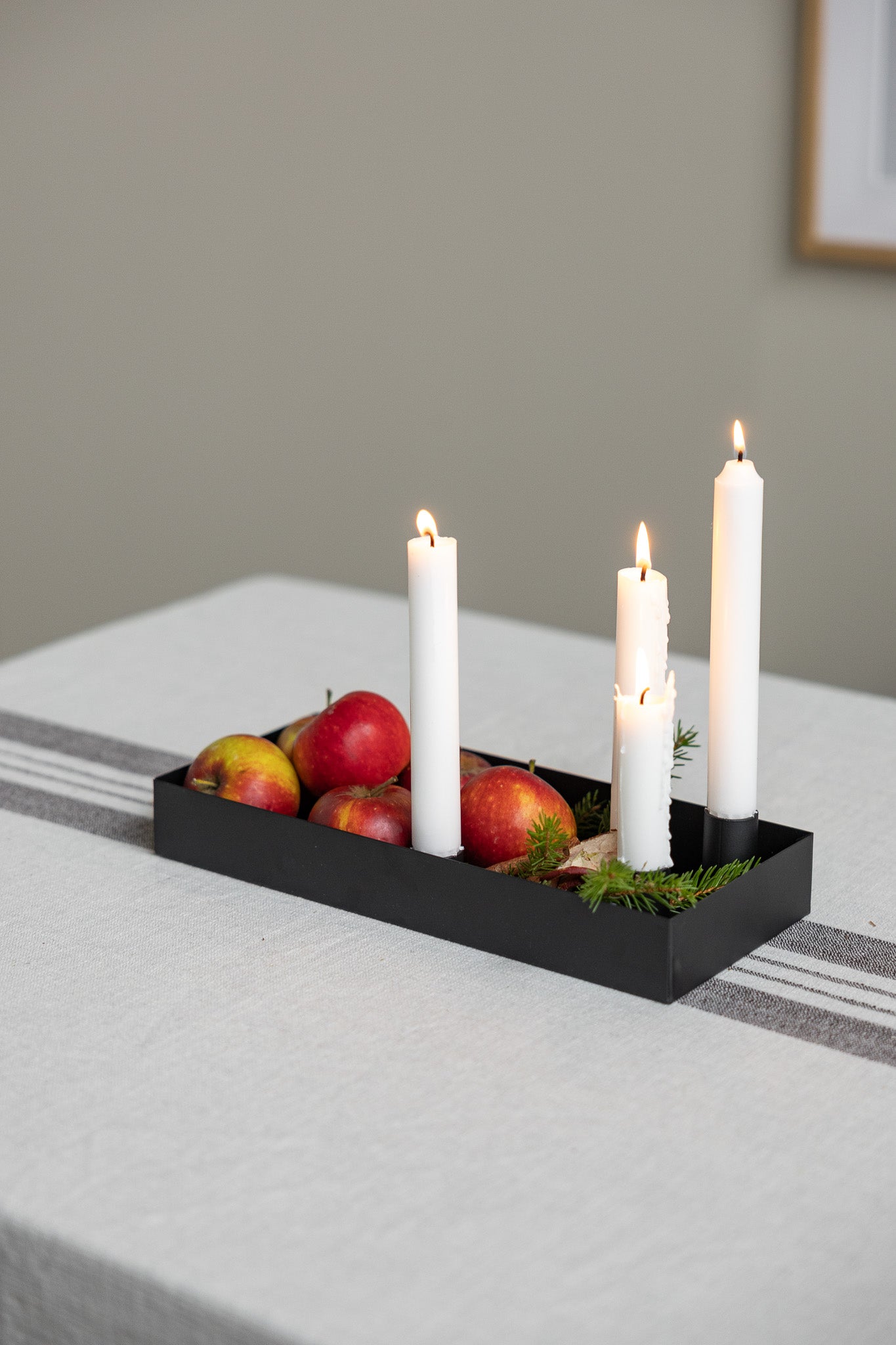 Sund Kleiner schwarzer Kerzenständer mit magnetischen Kerzenhaltern Storefactory
