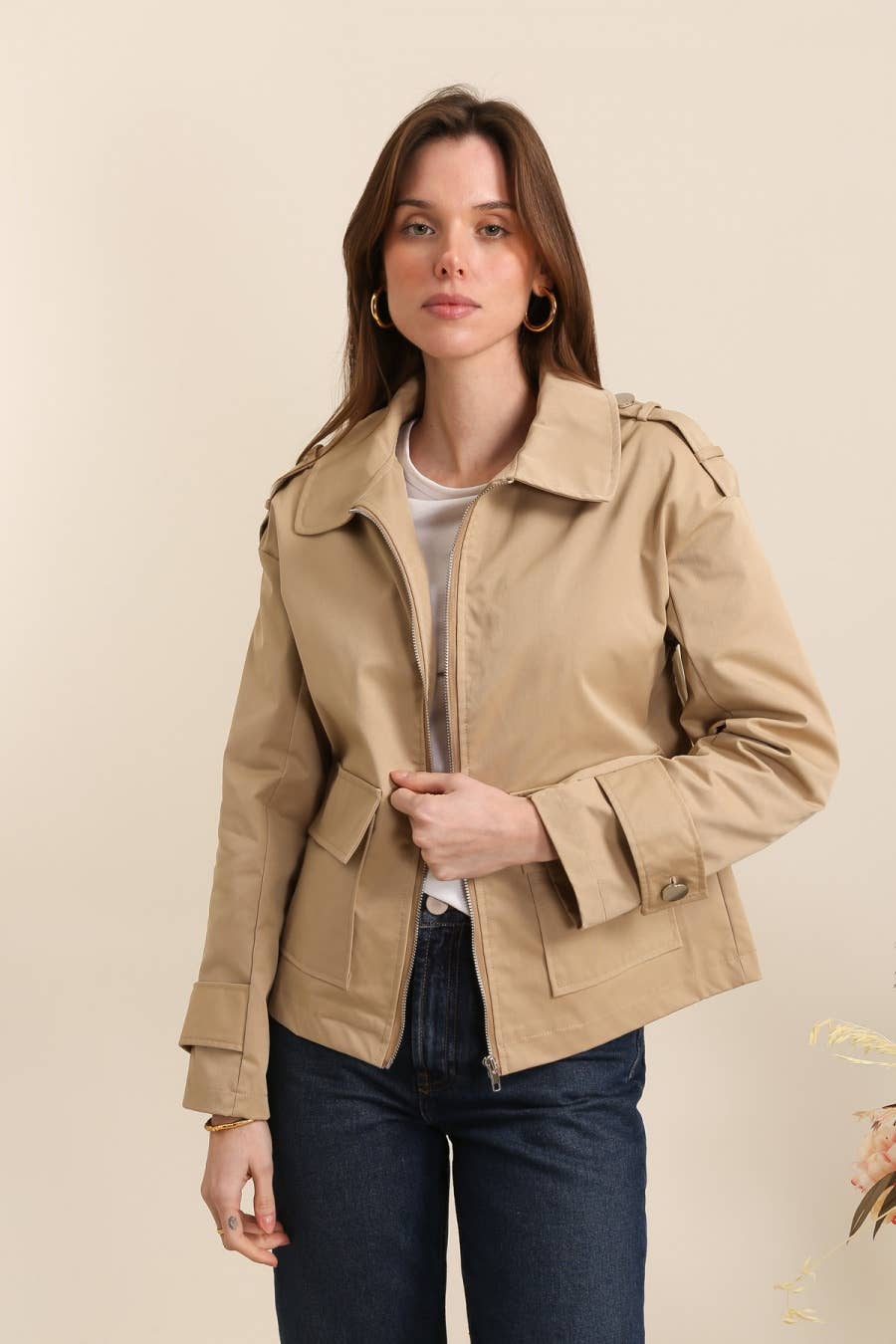 Kurze Jacke mit klassischem Kragen