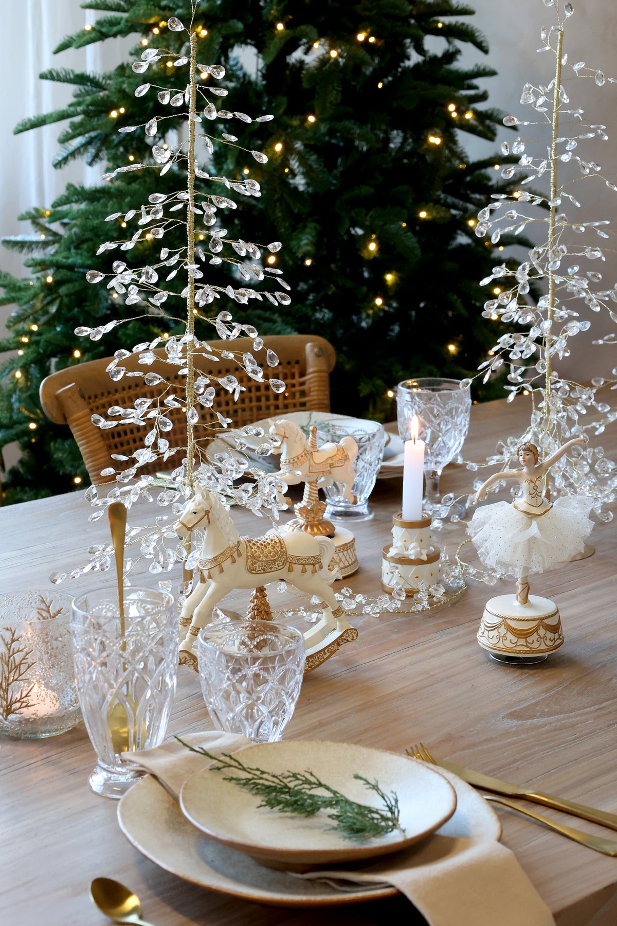 NOEL Weihnachts Schaukelpferd mit Geschenken Chic Antique