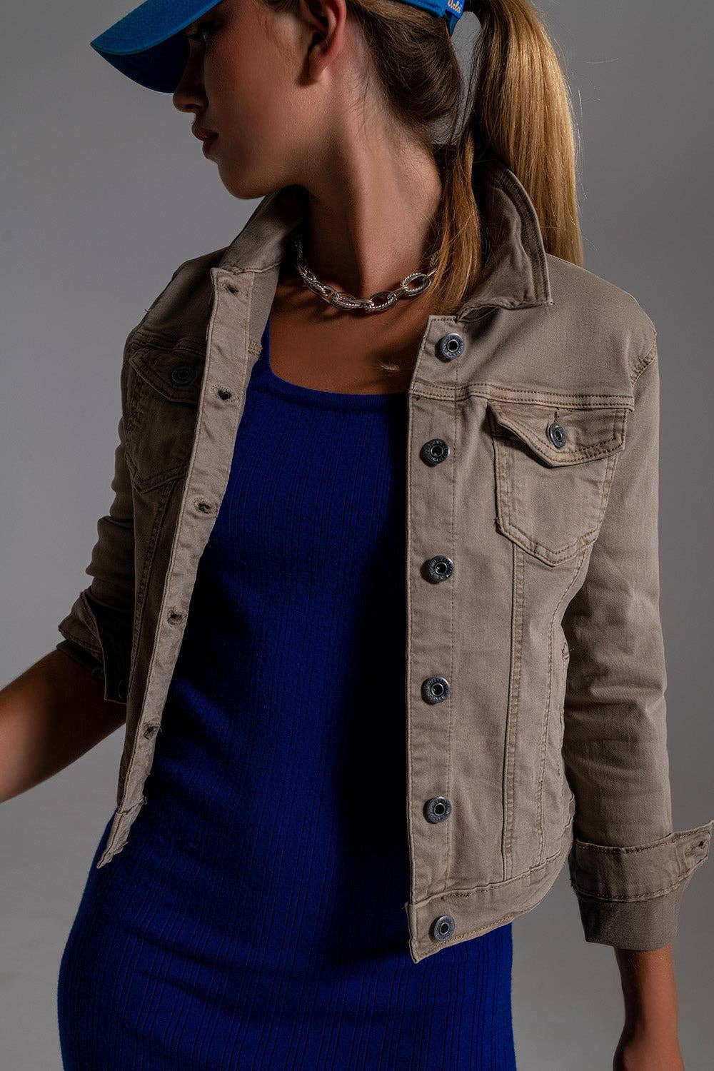 Basic-Jeansjacke mit Taschen in Beige