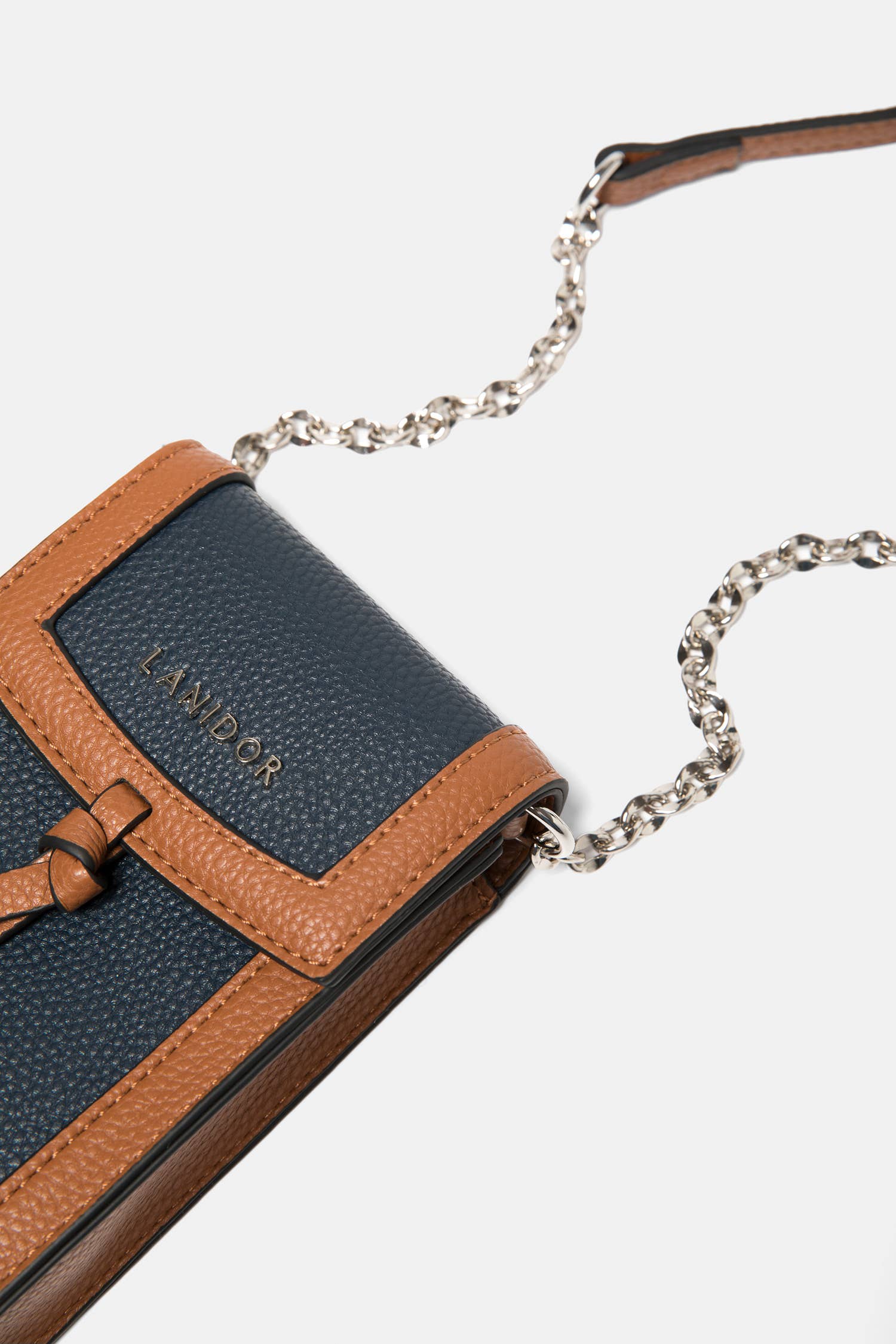 Zweifarbige Geldbörse in Lederoptik (483767-47)