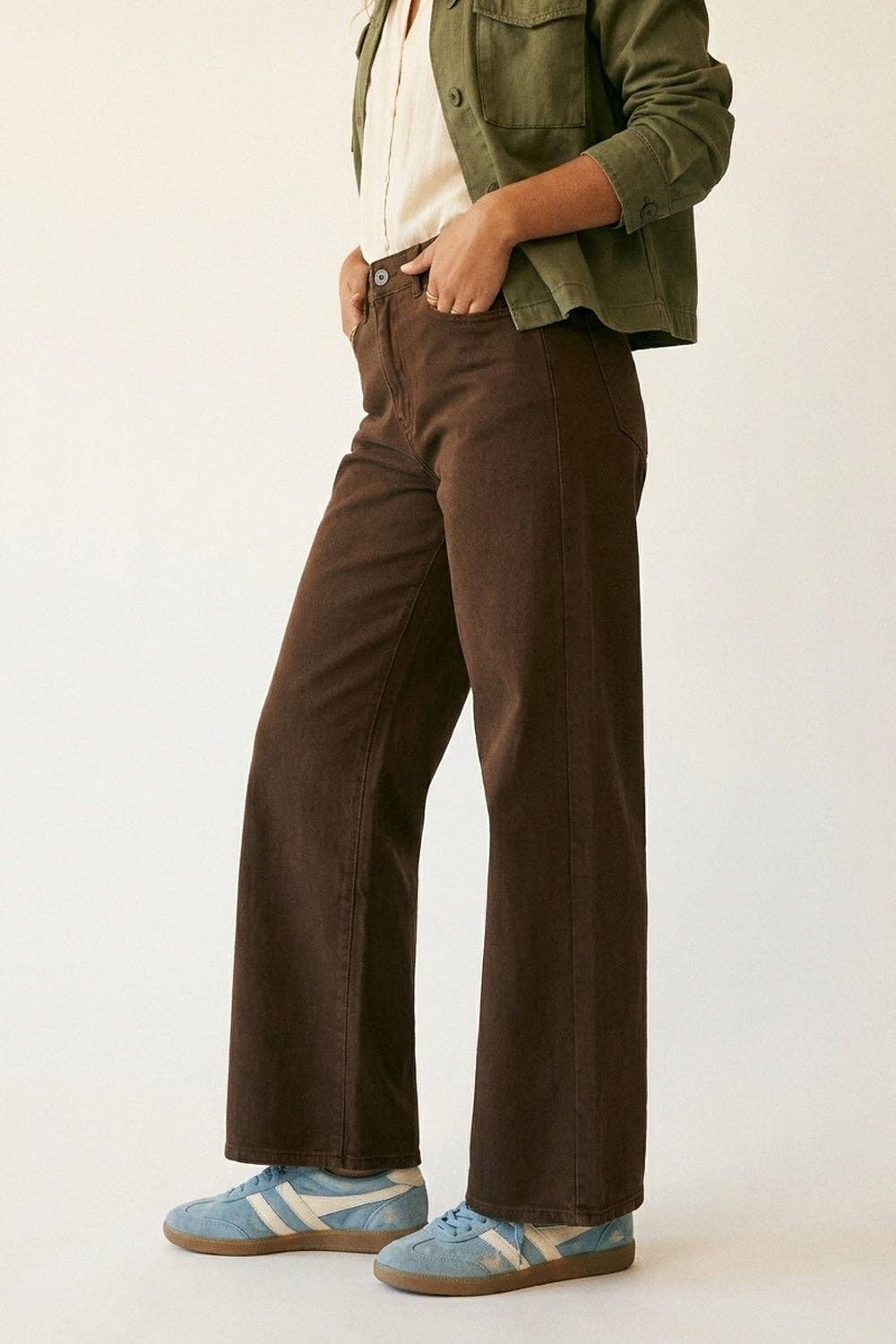 Extra weite, elastische Baumwoll-Twill-Hose in Braun