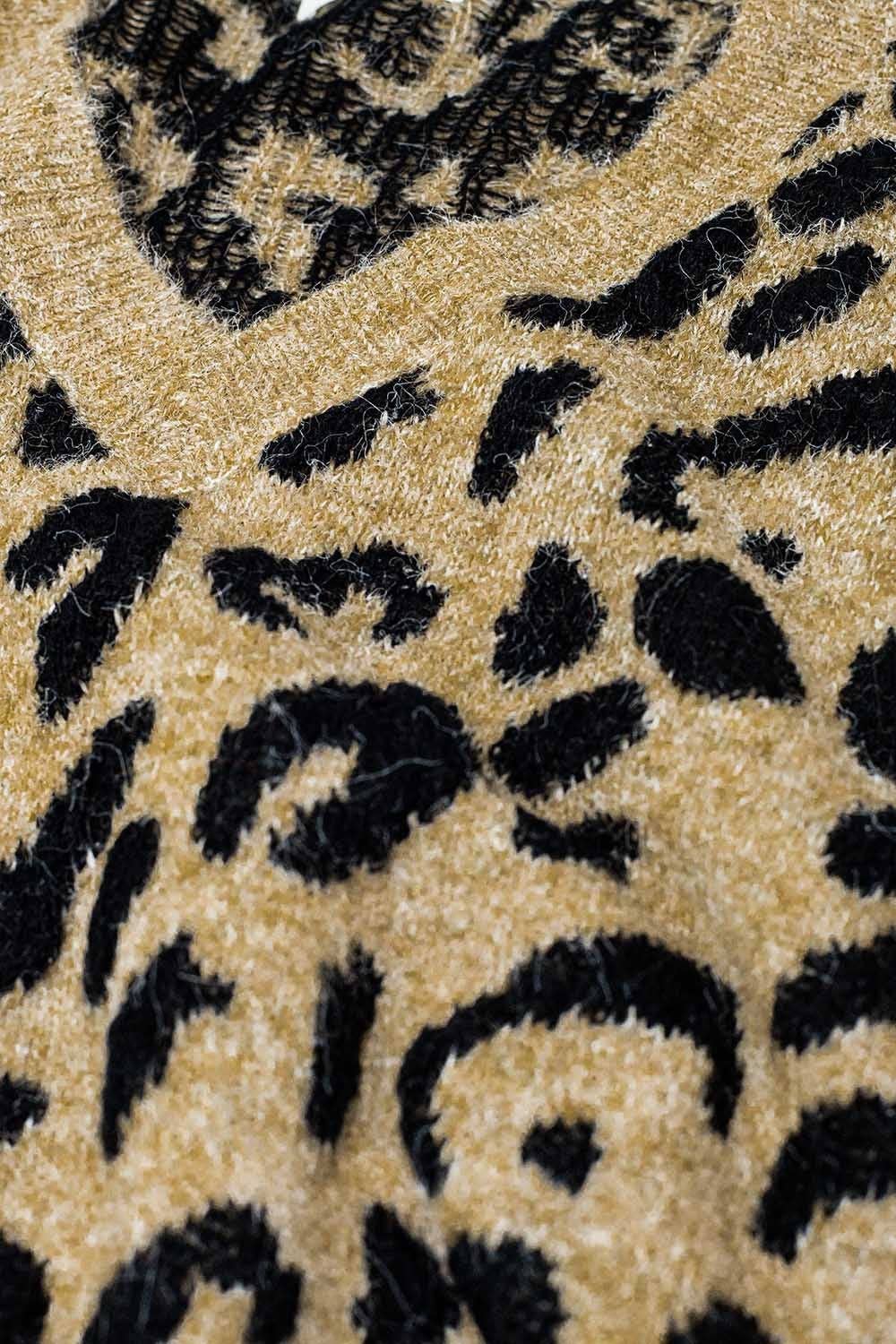 Weicher Strickpullover mit V-Ausschnitt und Leopardenmuster
