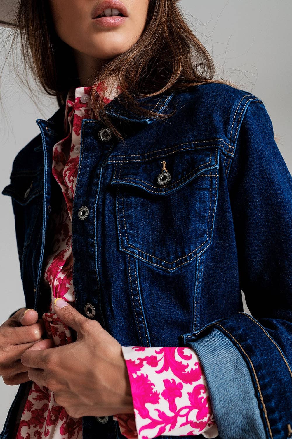 Basic-Stretch-Denimjacke in dunkler Waschung