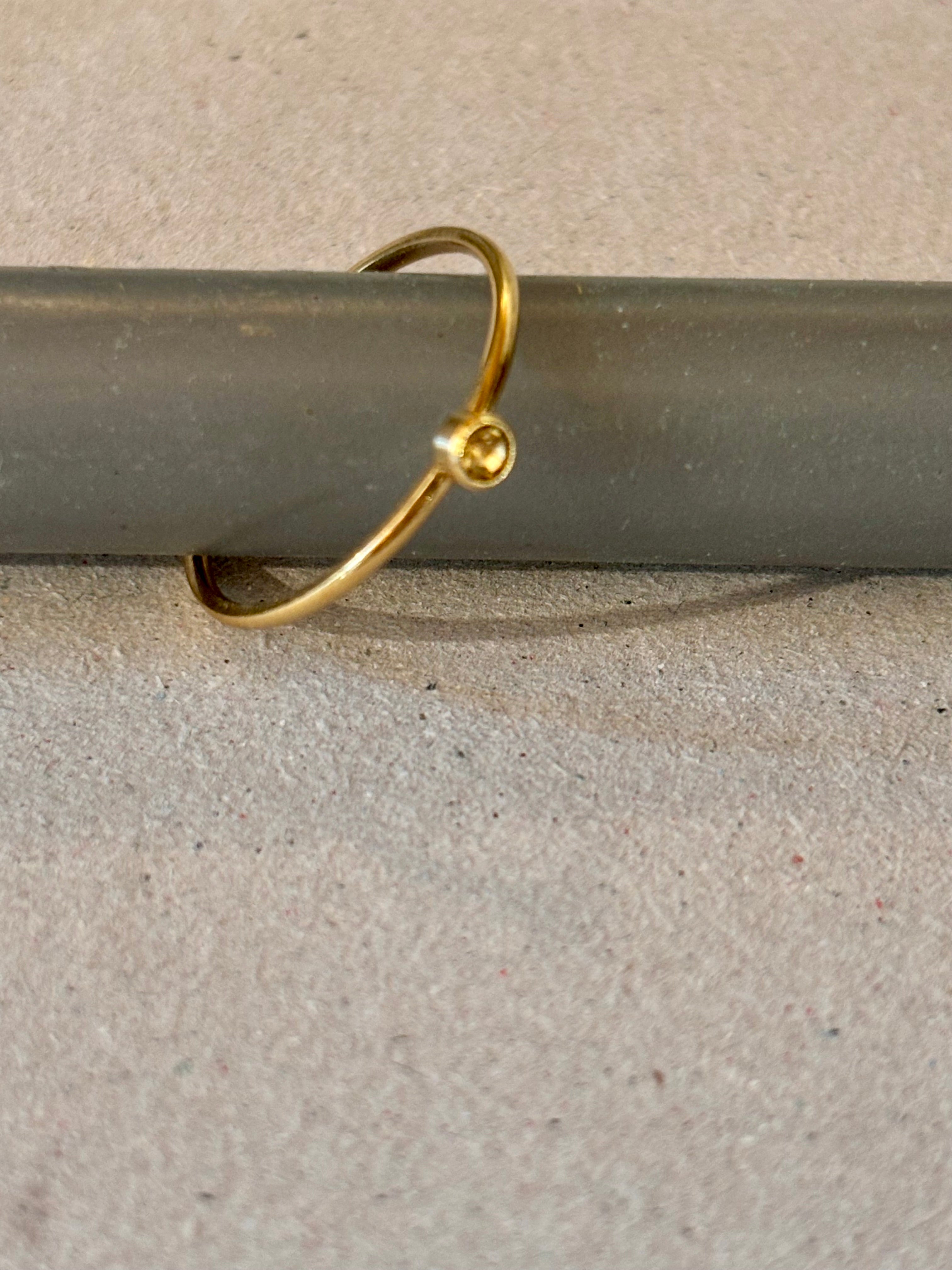 Minimalistischer Ring mit mini Zirkonia