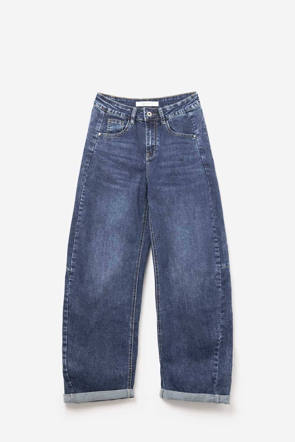 Dunkelblaue Jeans mit weitem Bein aus Denim, umgeschlagenem Saum und Seitennähten.