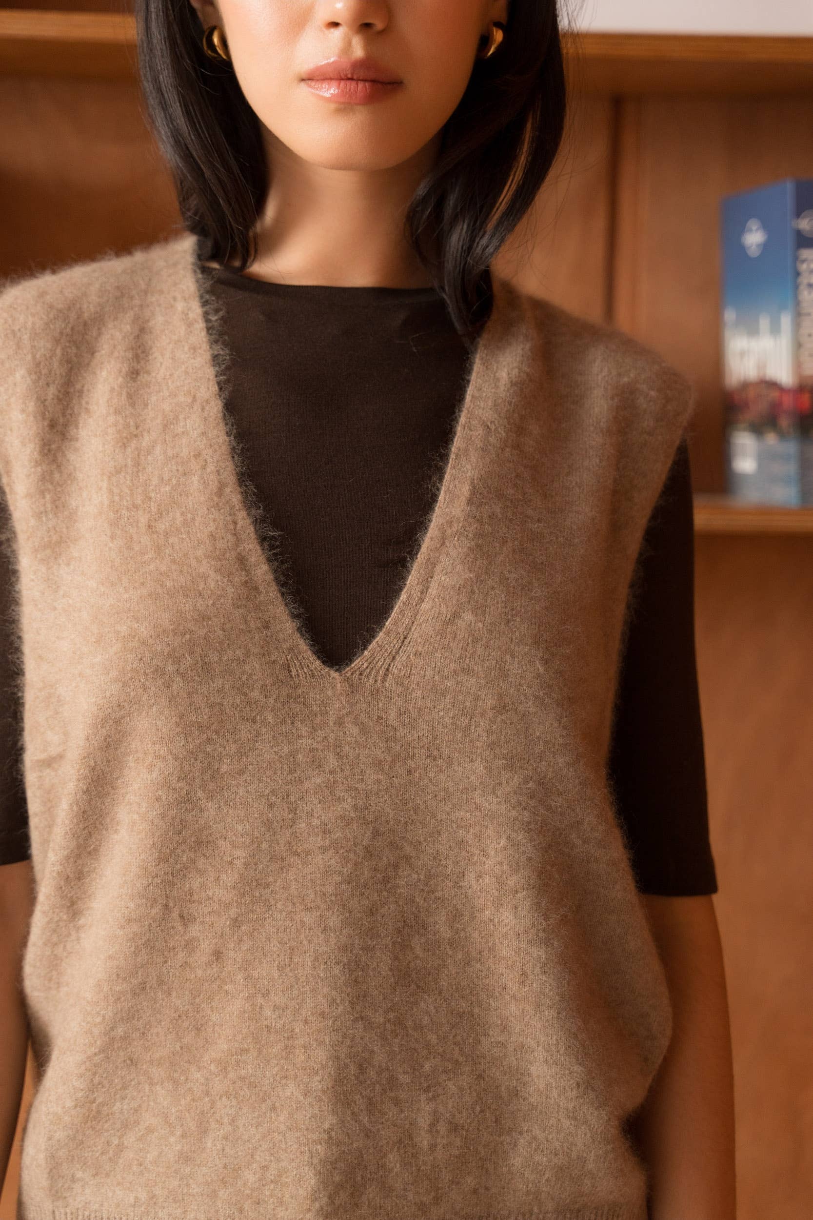 Ärmelloser Pullover aus gebürsteter Wolle und Kaschmir mit V-Ausschnitt