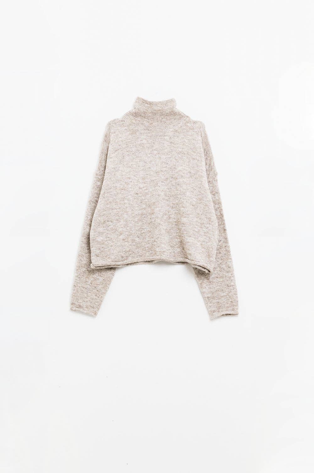 Beiger flauschiger Pullover mit hohem Kragen und lockerem Schnitt