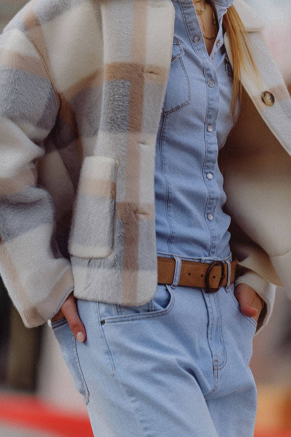 Pelzjacke mit blauem Karomuster